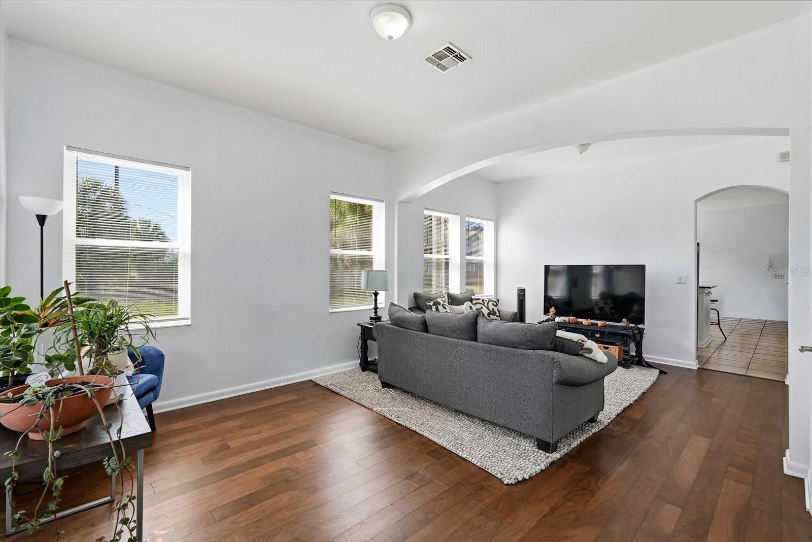 Image 2 of 30 For 1808 Columbus Drive 1