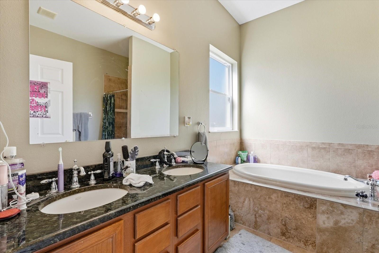 Image 25 of 30 For 1808 Columbus Drive 1