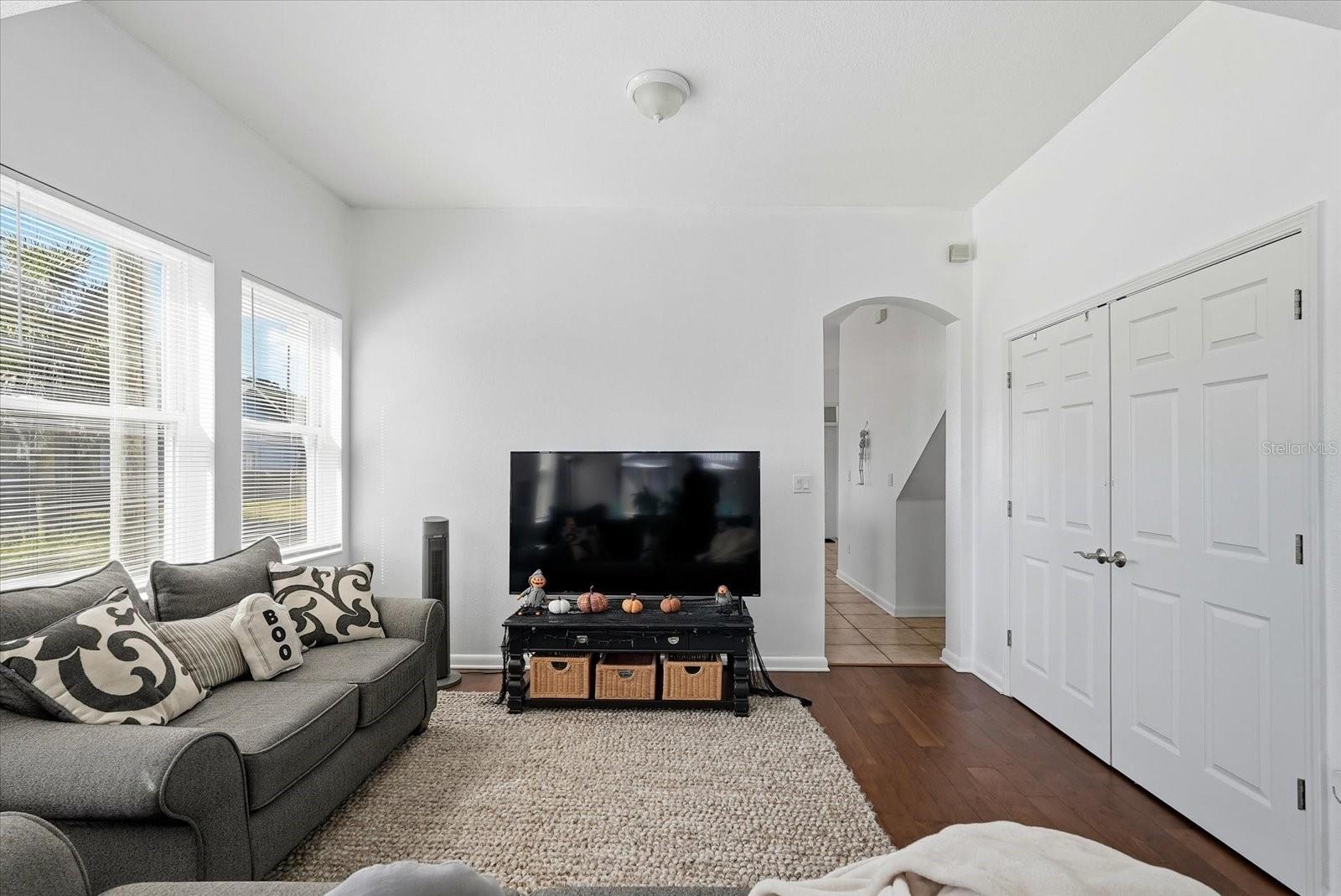 Image 3 of 30 For 1808 Columbus Drive 1