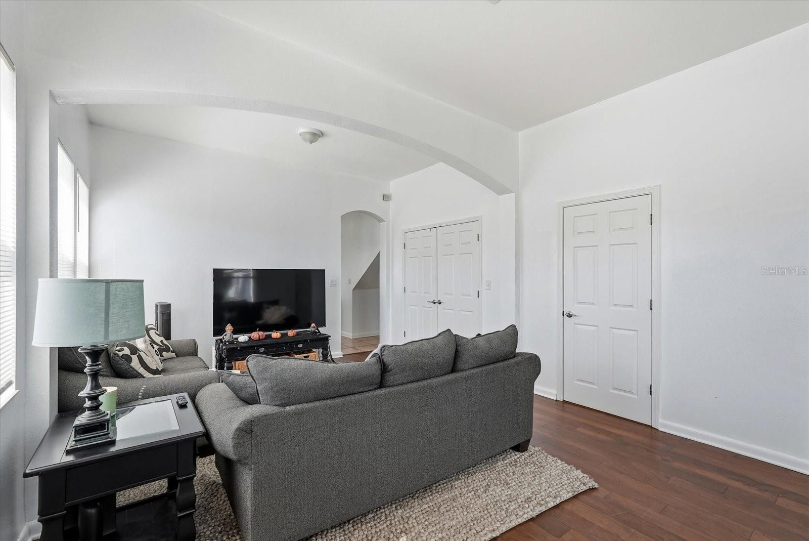 Image 4 of 30 For 1808 Columbus Drive 1