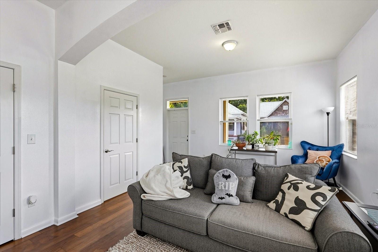 Image 8 of 30 For 1808 Columbus Drive 1