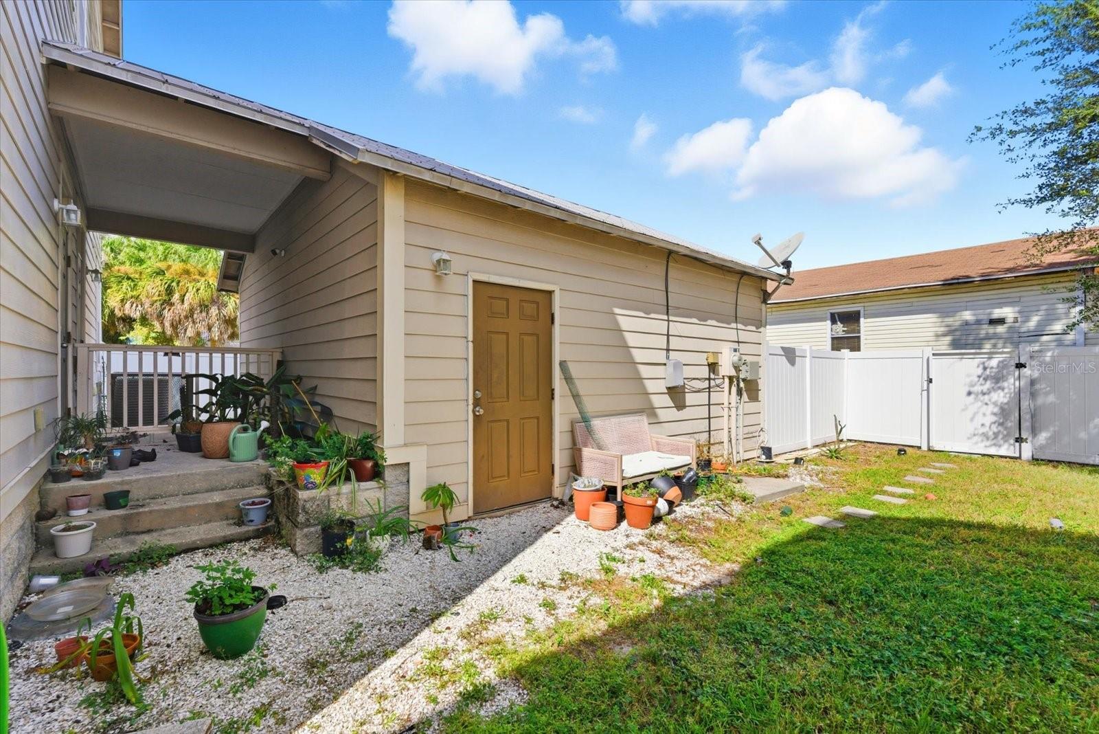 Image 12 of 26 For 1808 Columbus Drive 2