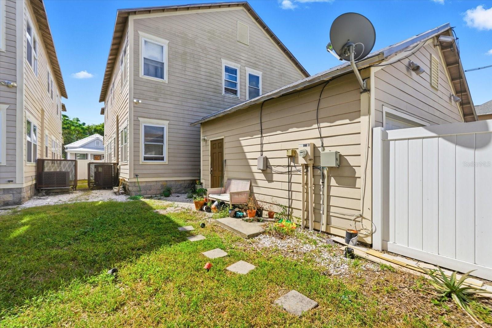 Image 13 of 26 For 1808 Columbus Drive 2