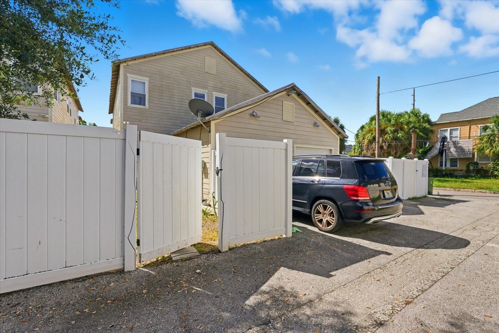 Image 14 of 26 For 1808 Columbus Drive 2