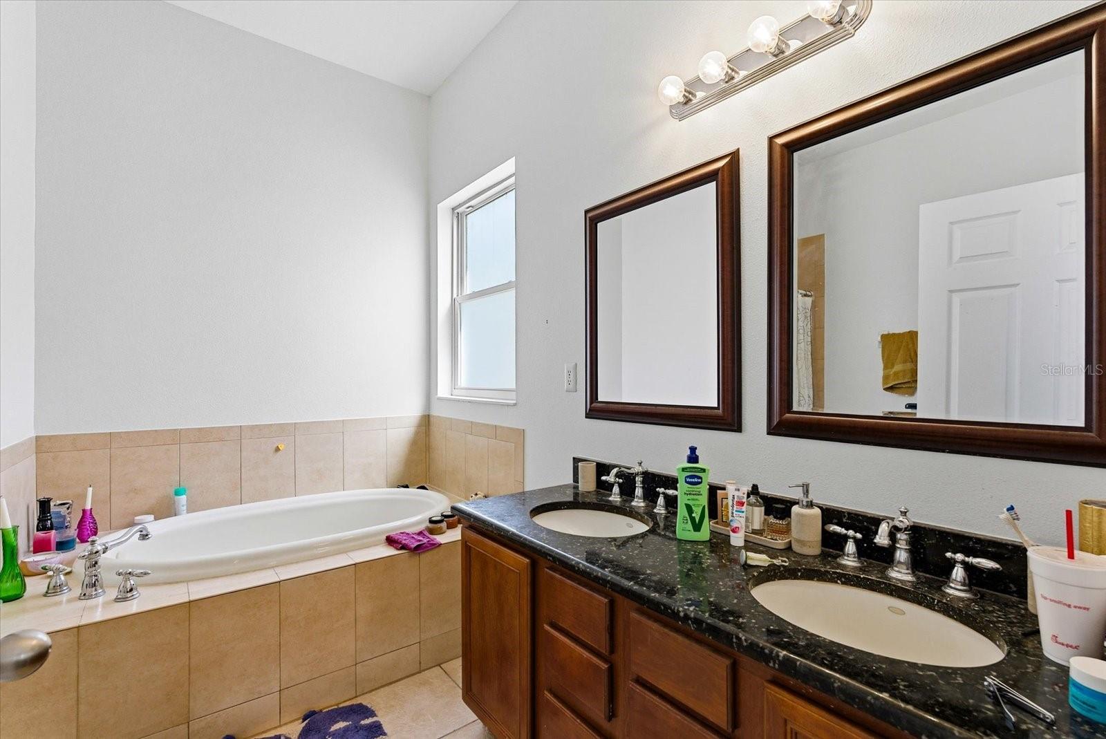 Image 21 of 26 For 1808 Columbus Drive 2