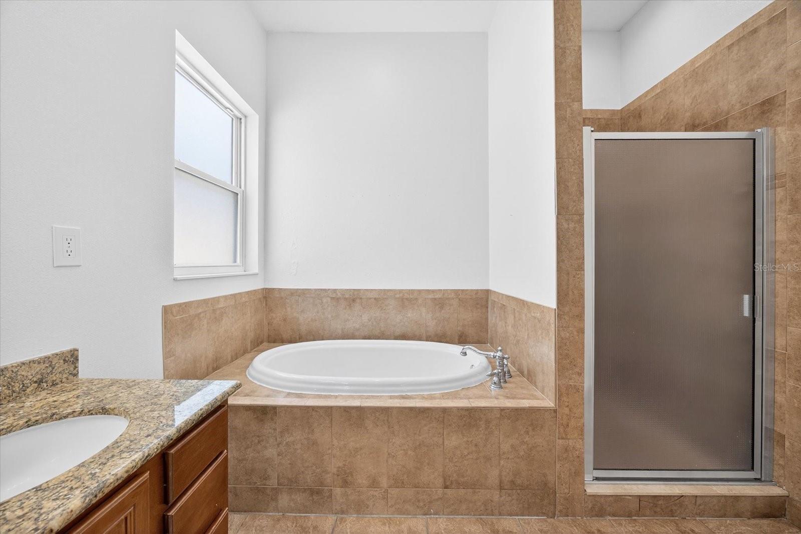 Image 22 of 52 For 1808 Columbus Drive 3