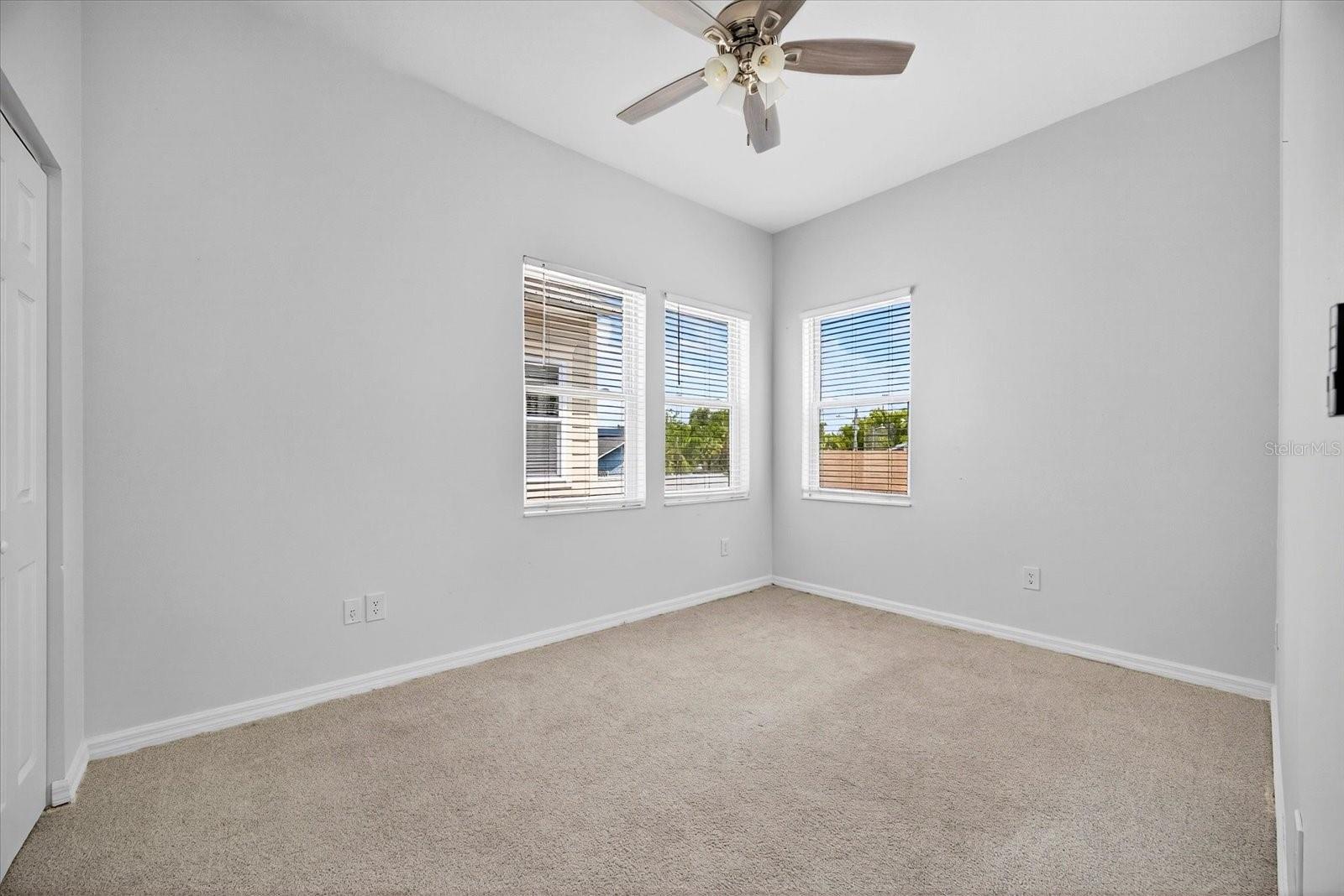 Image 27 of 52 For 1808 Columbus Drive 3