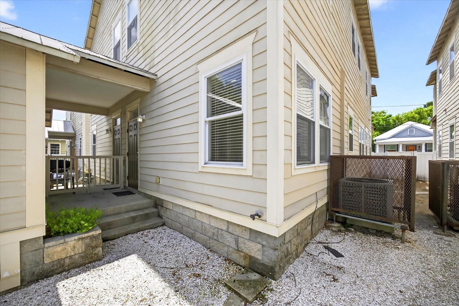 Image 30 of 52 For 1808 Columbus Drive 3