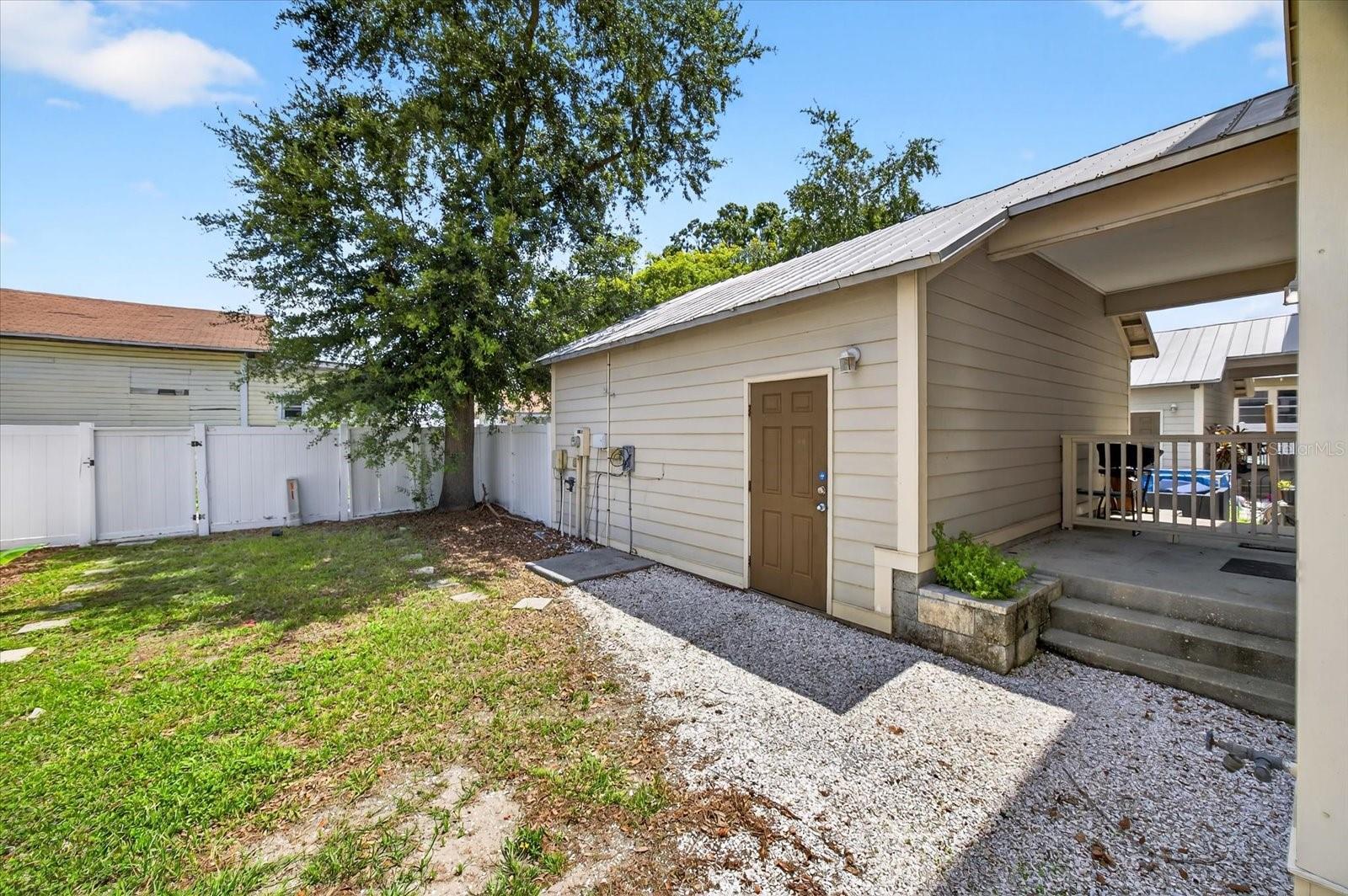 Image 31 of 52 For 1808 Columbus Drive 3