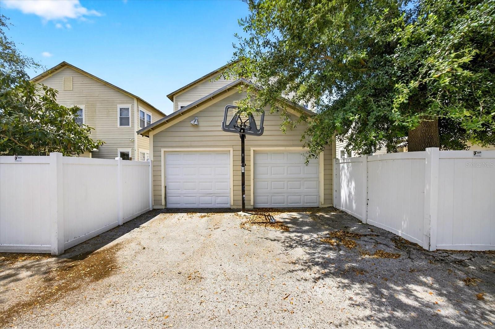 Image 33 of 52 For 1808 Columbus Drive 3