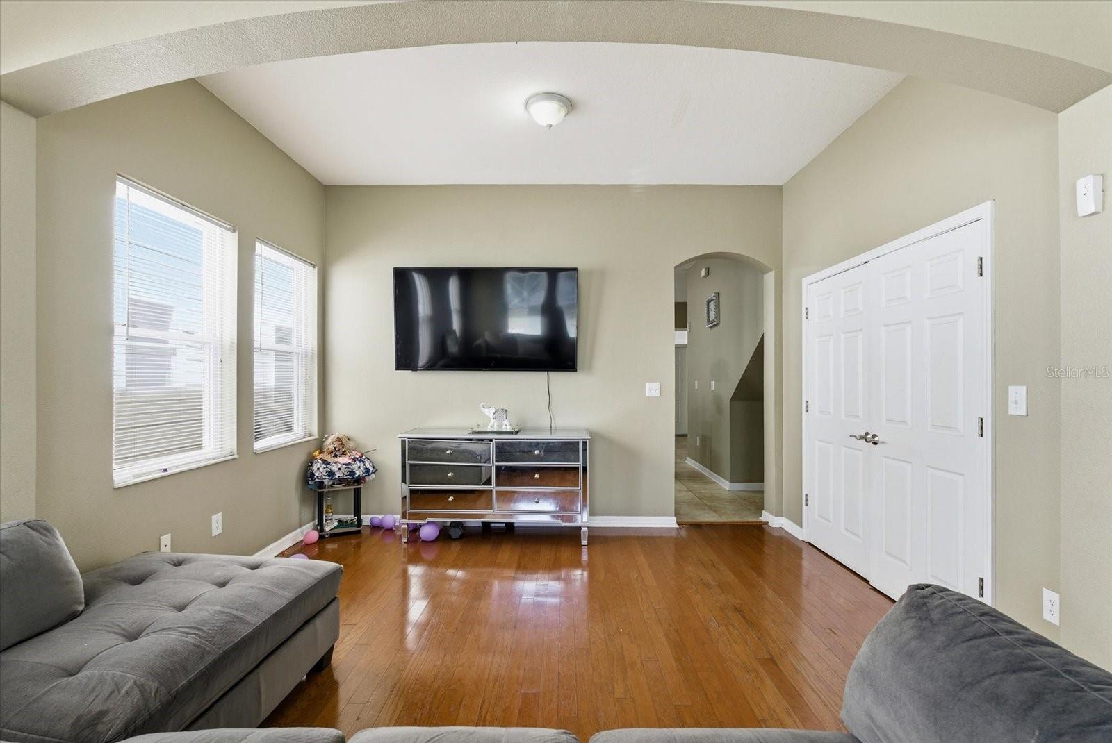 Image 5 of 24 For 1808 Columbus Drive 5