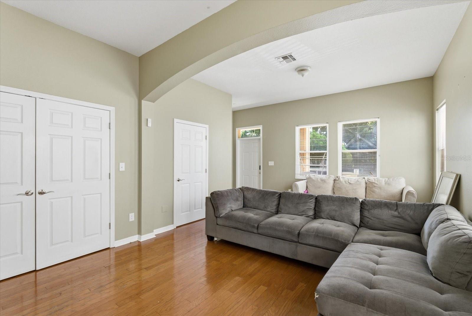 Image 9 of 24 For 1808 Columbus Drive 5