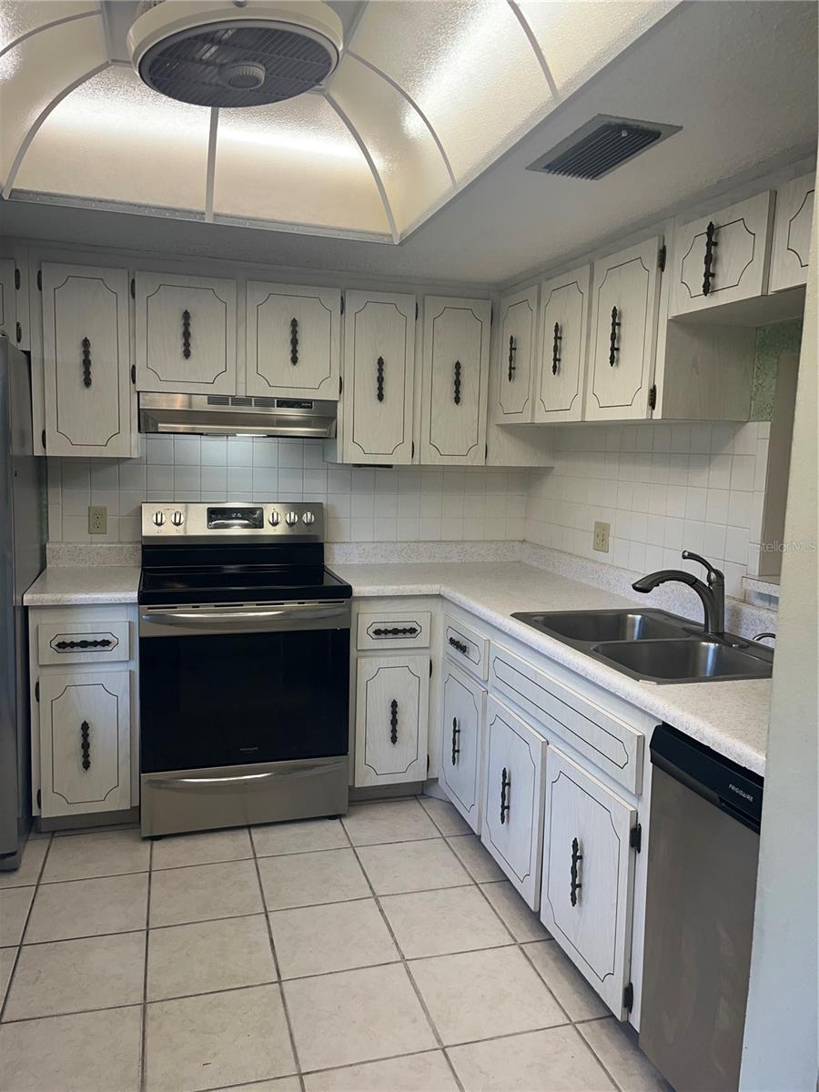 Image 3 of 52 For 840 Virginia Street 108