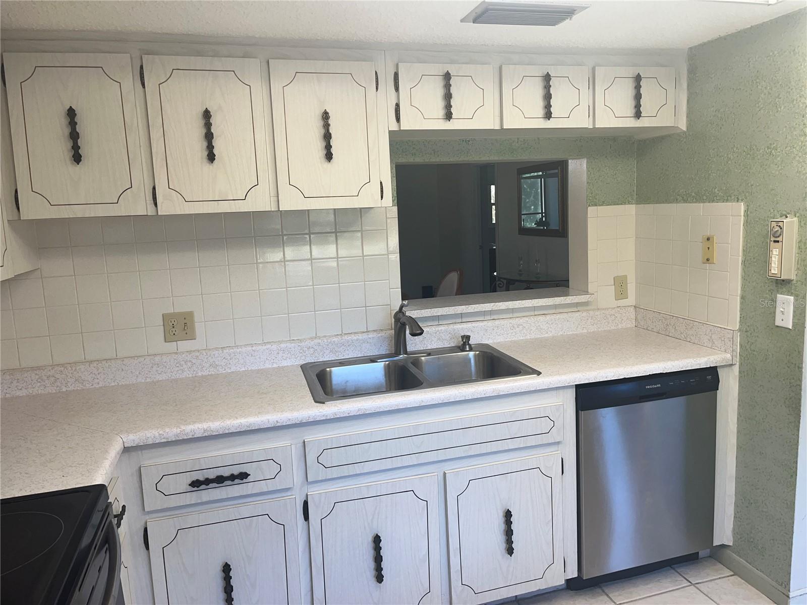 Image 7 of 52 For 840 Virginia Street 108