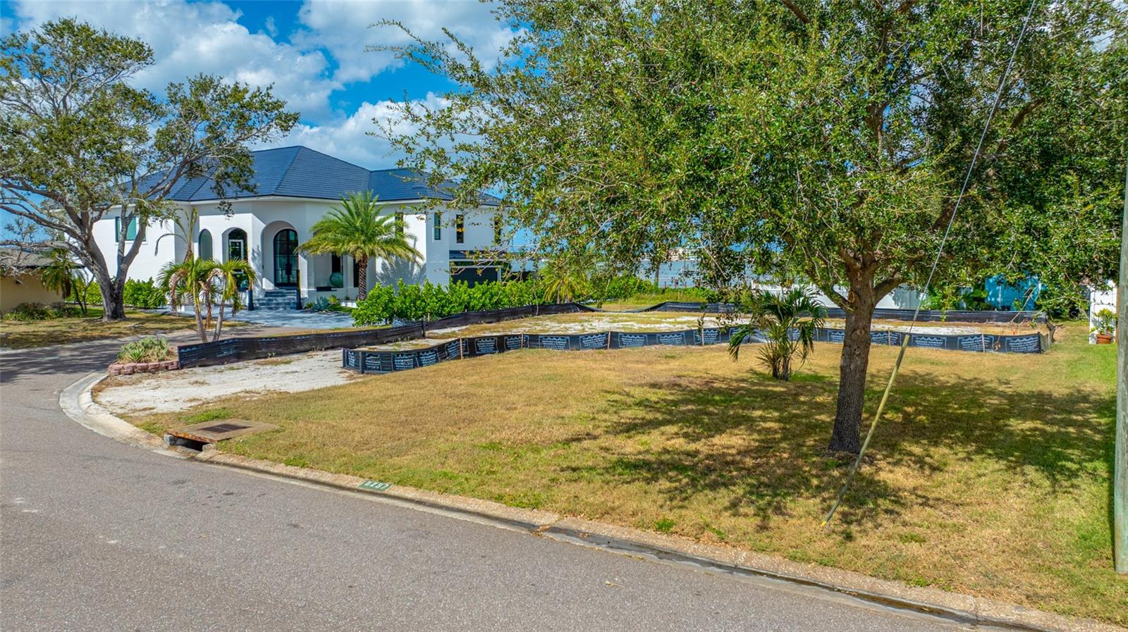 Listing photo id 10 for 8297 33rd Avenue N