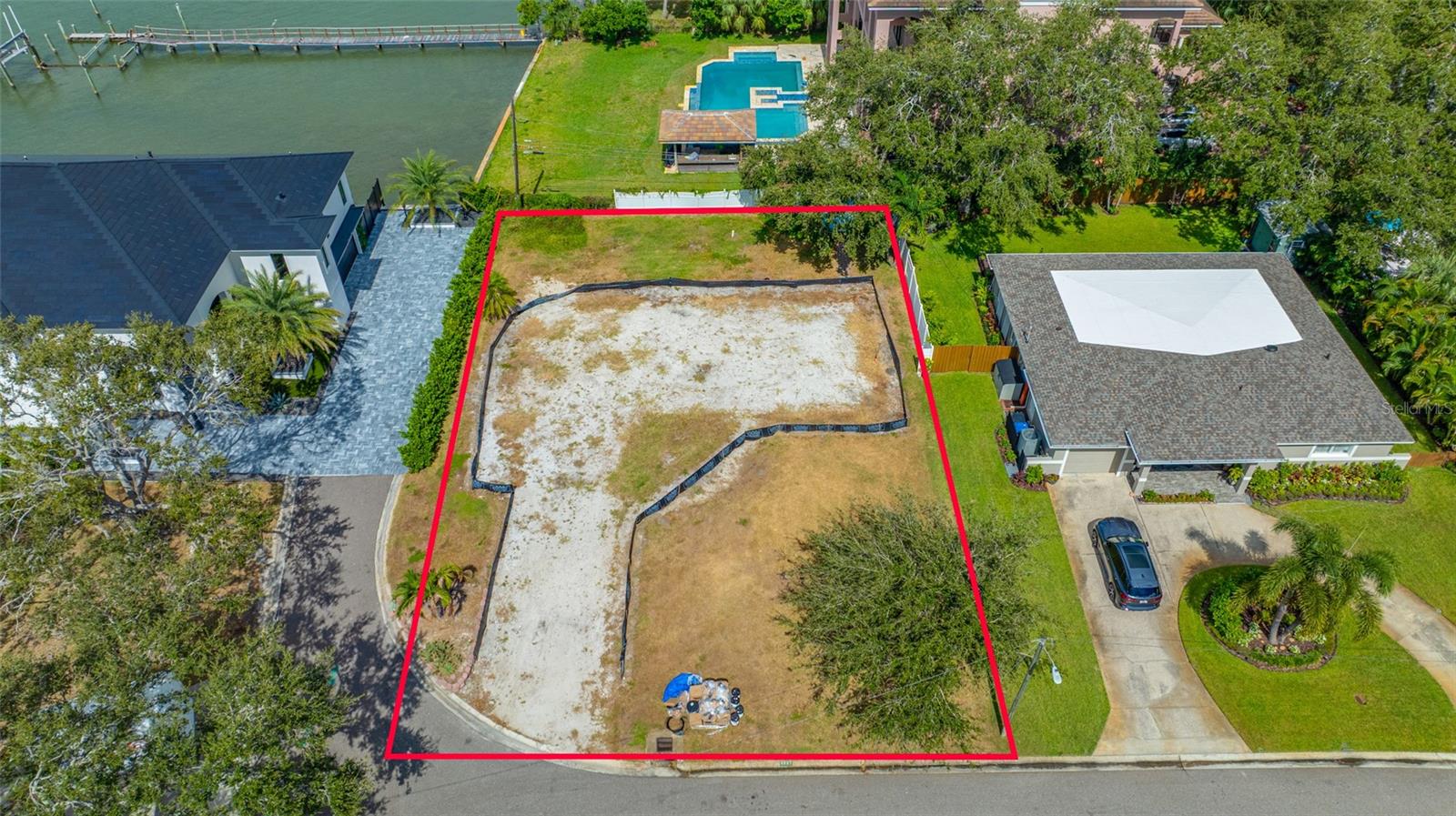 Listing photo id 1 for 8297 33rd Avenue N