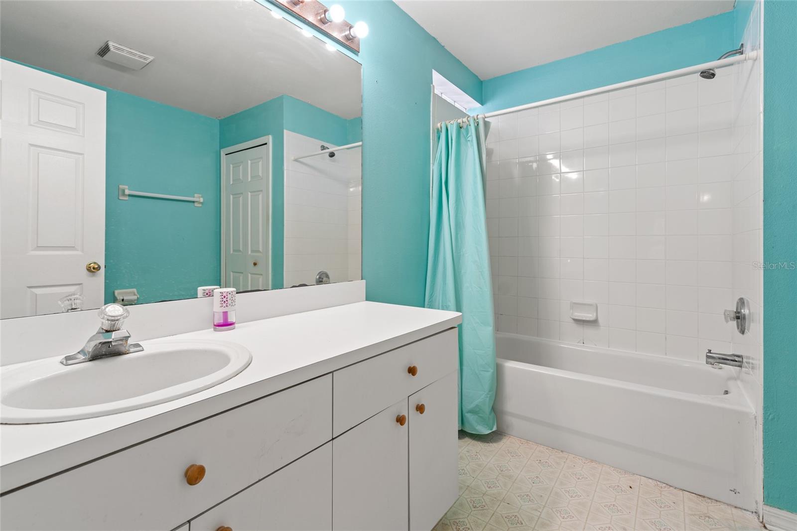 Image 15 of 36 For 6131 Sand Key Lane