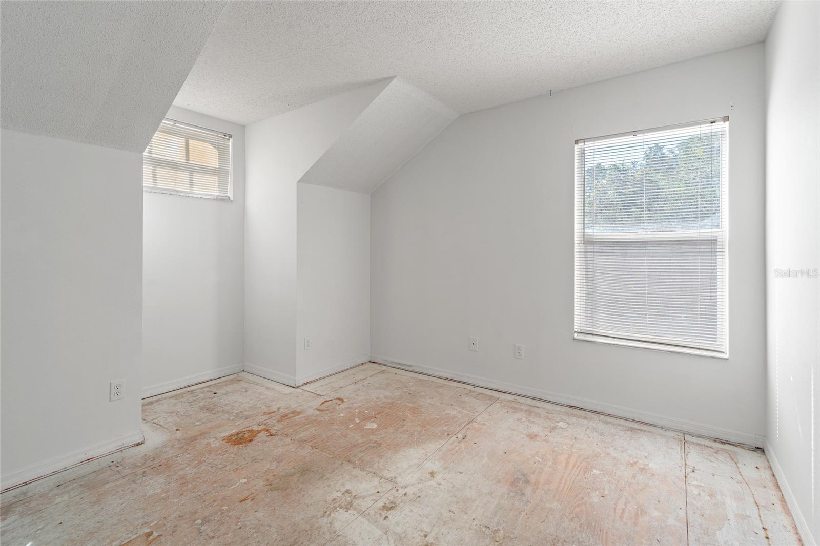 Image 21 of 36 For 6131 Sand Key Lane