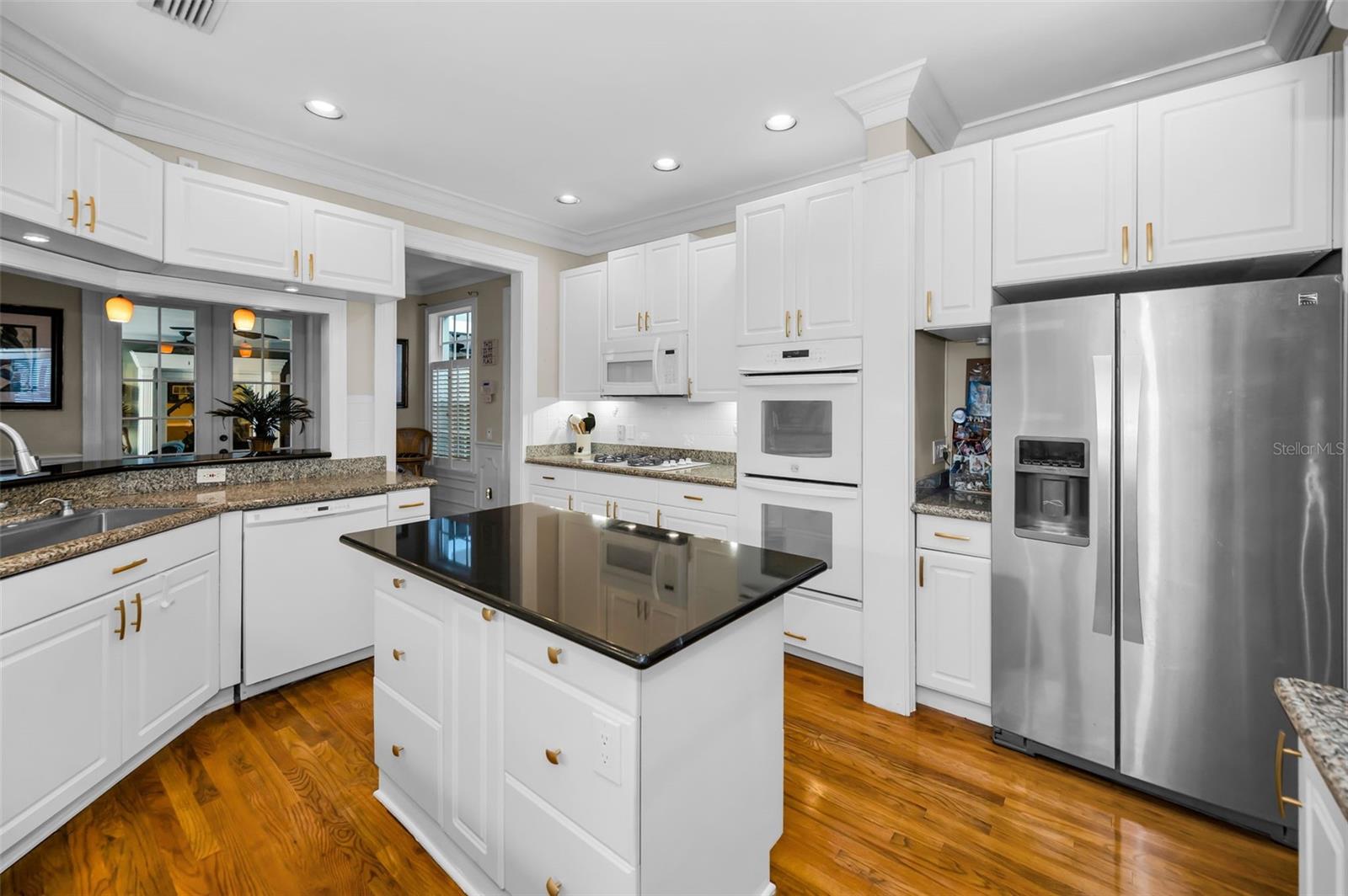 Image 19 of 84 For 4014 De Leon Street