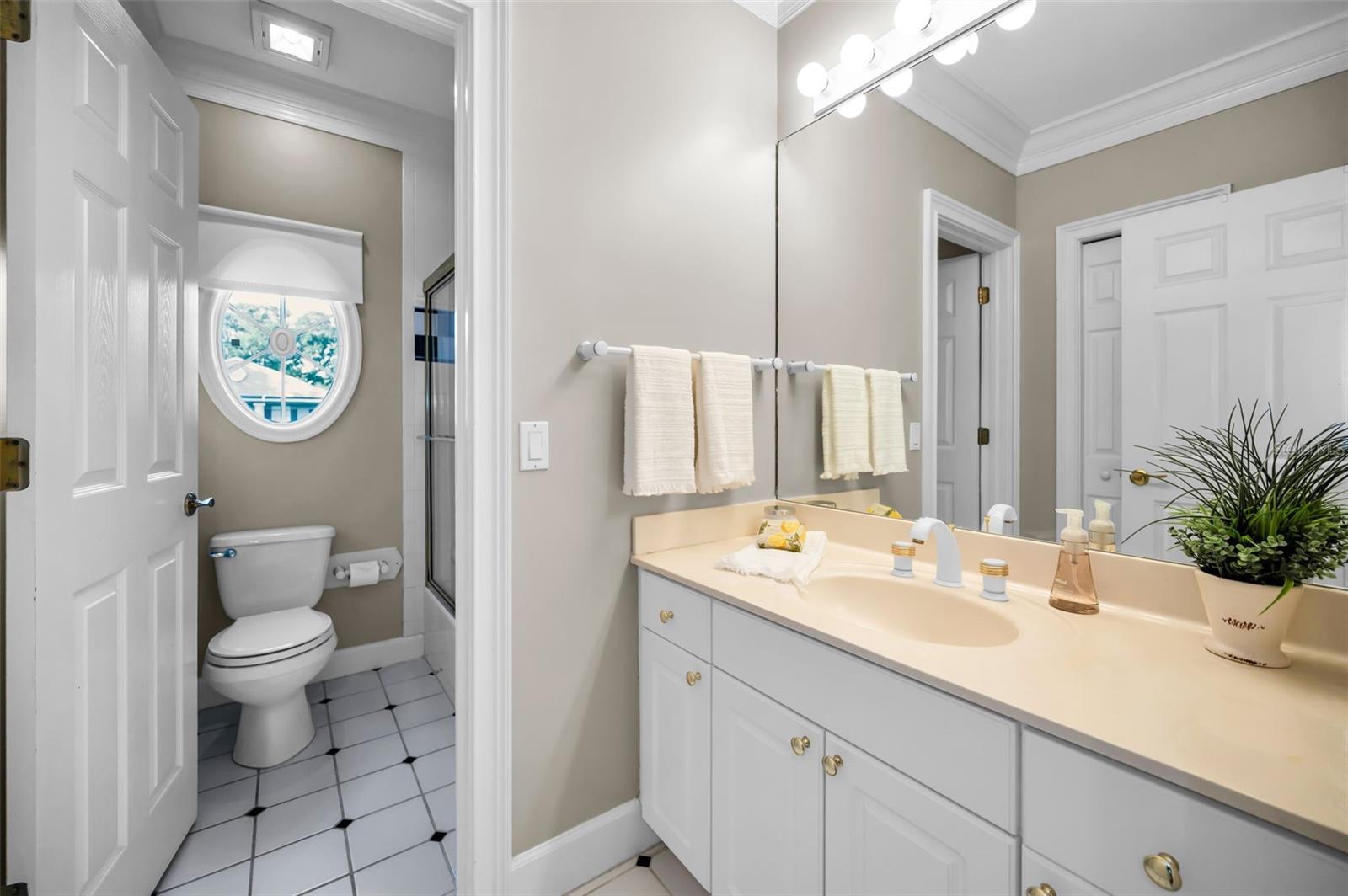 Image 37 of 84 For 4014 De Leon Street