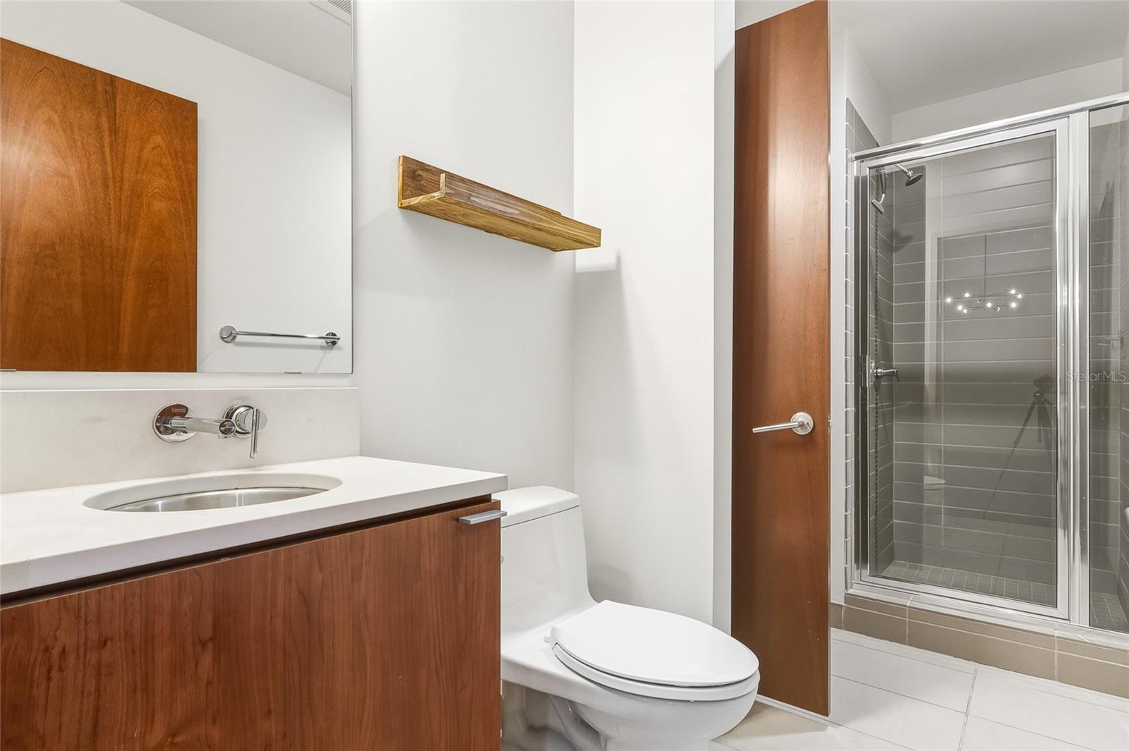 Listing photo id 10 for 912 Channelside Drive 2601
