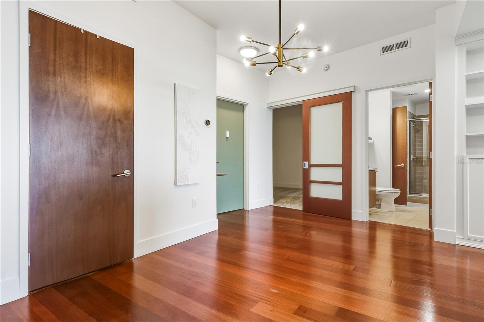 Listing photo id 11 for 912 Channelside Drive 2601