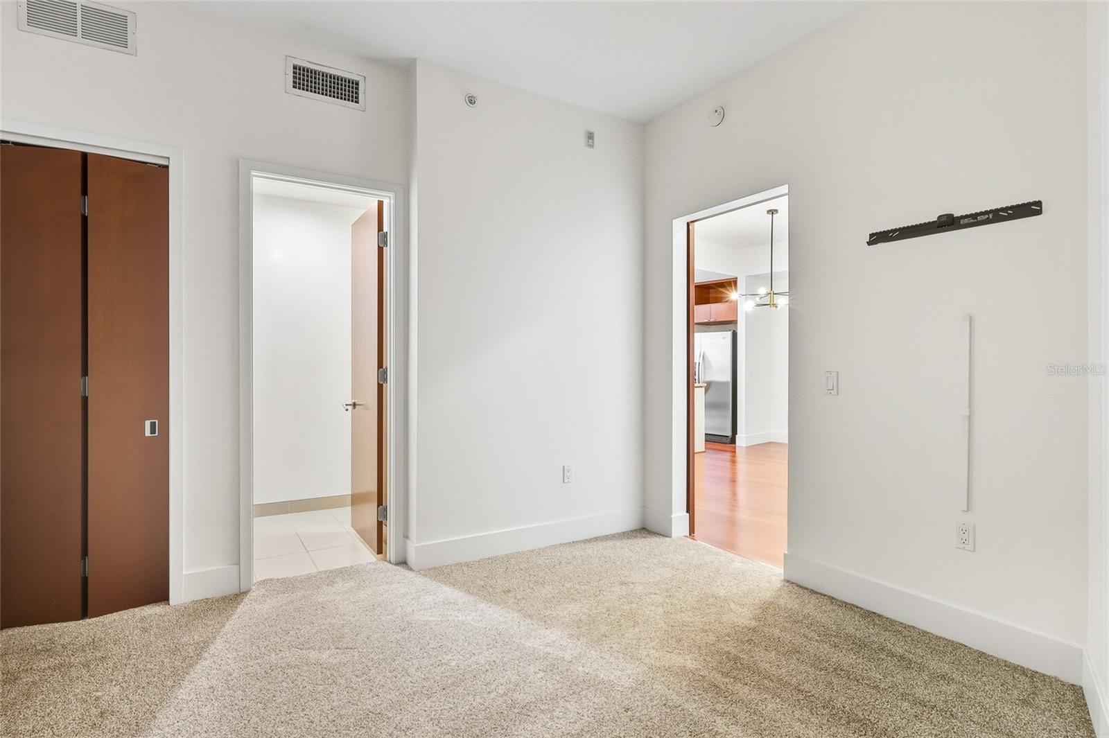 Listing photo id 12 for 912 Channelside Drive 2601