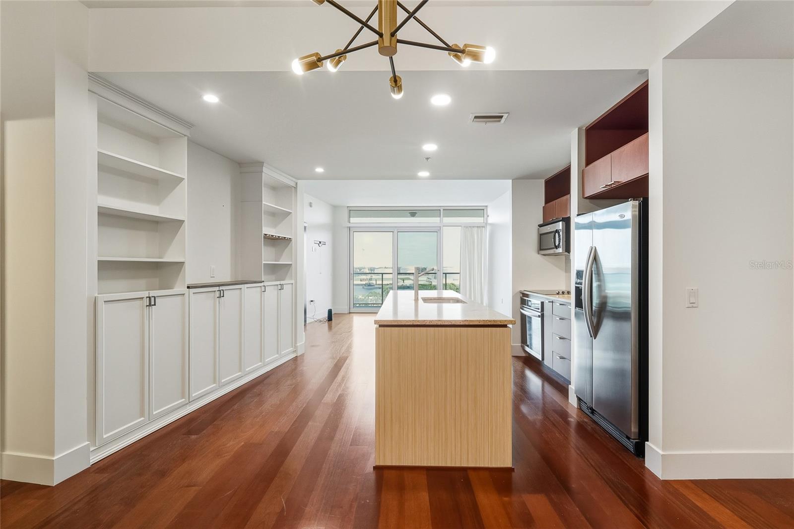 Listing photo id 13 for 912 Channelside Drive 2601