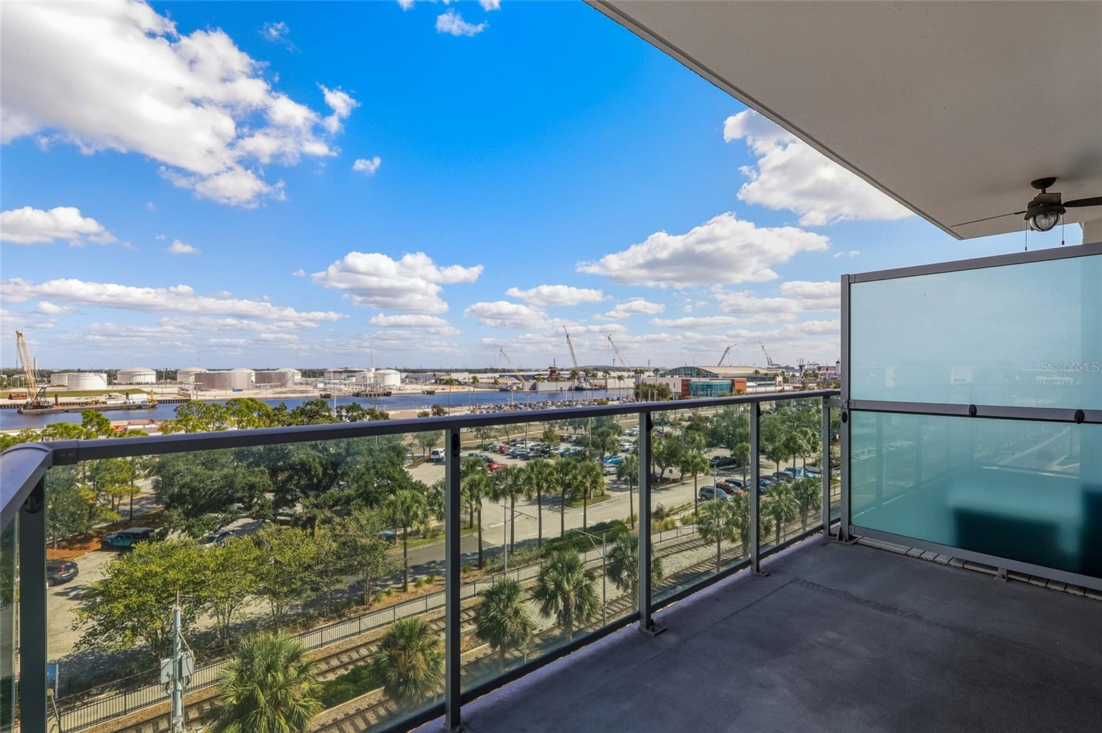 Listing photo id 15 for 912 Channelside Drive 2601
