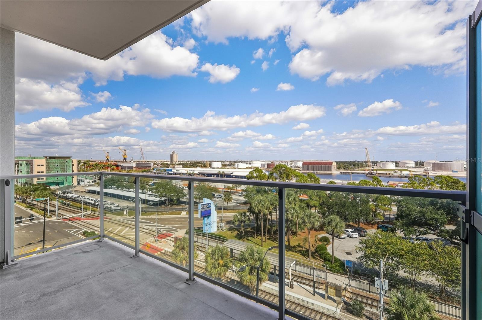 Listing photo id 16 for 912 Channelside Drive 2601