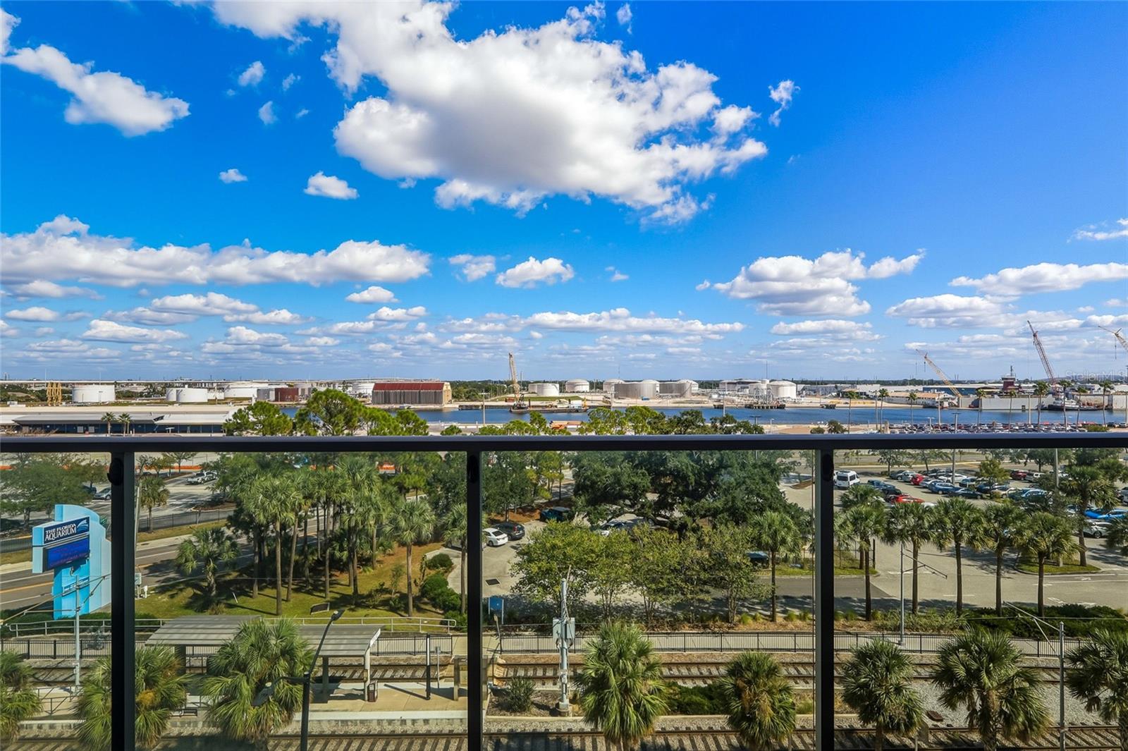 Listing photo id 17 for 912 Channelside Drive 2601