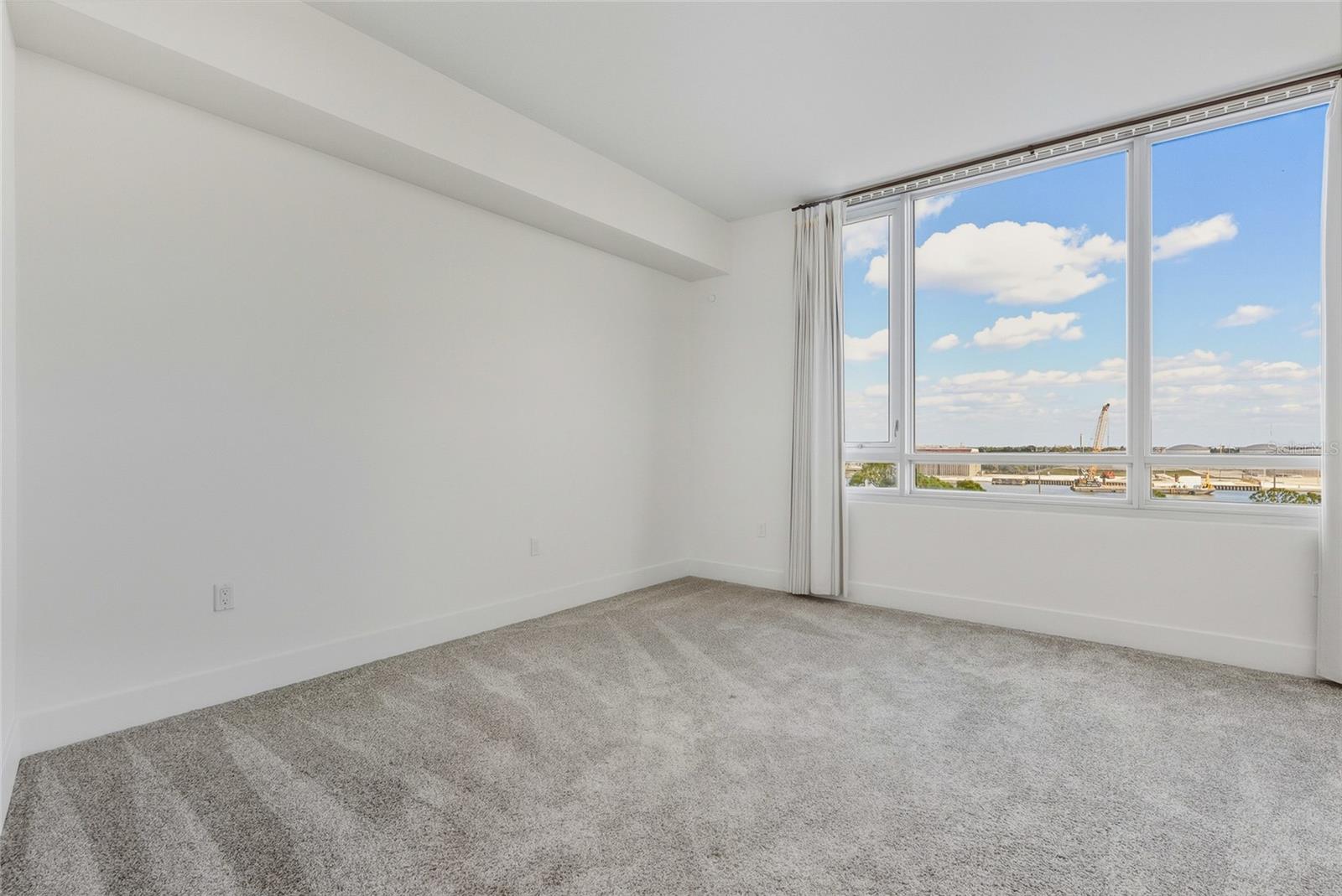 Listing photo id 6 for 912 Channelside Drive 2601