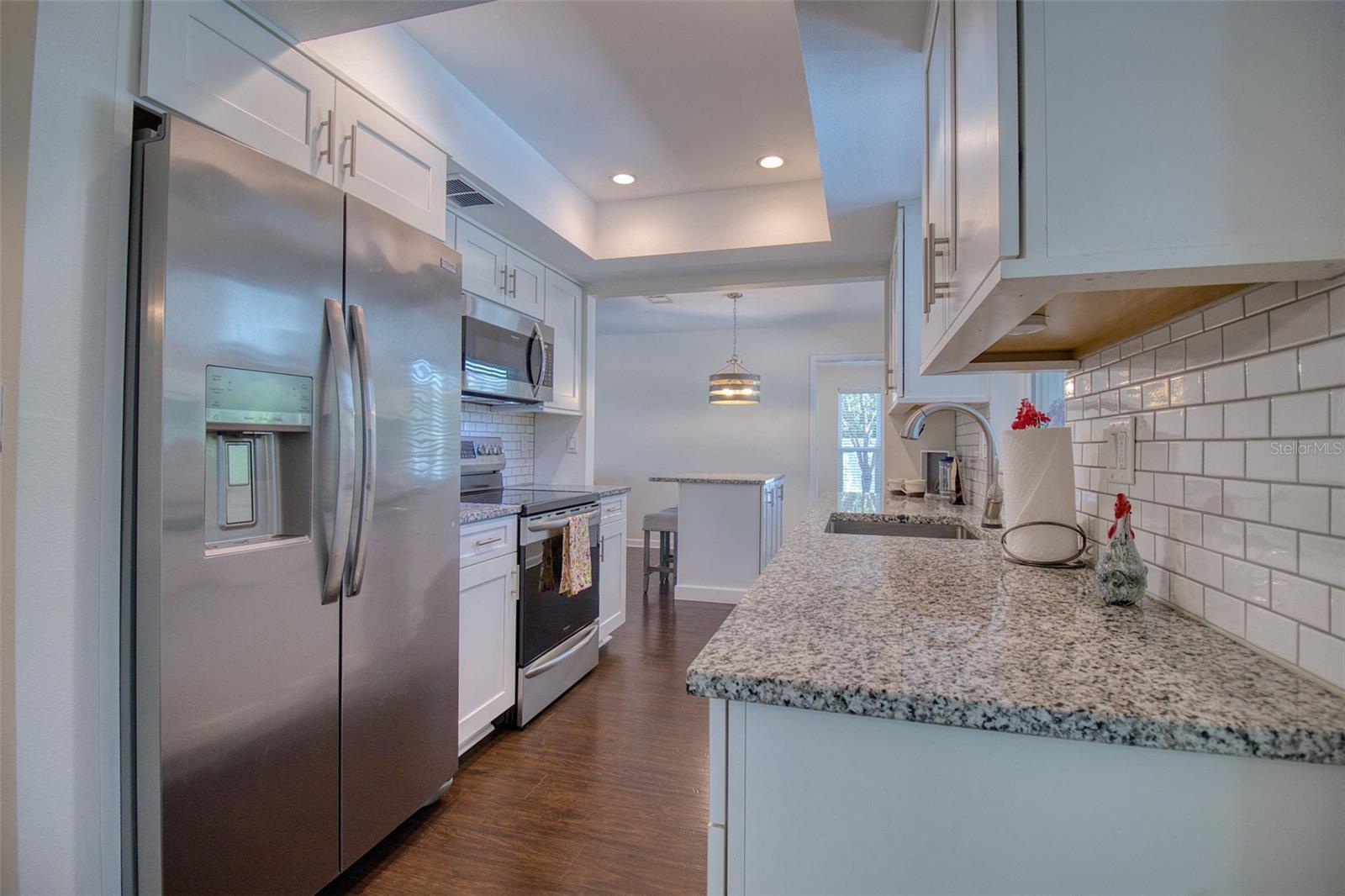 Listing photo id 16 for 2361 Hawthorne Drive