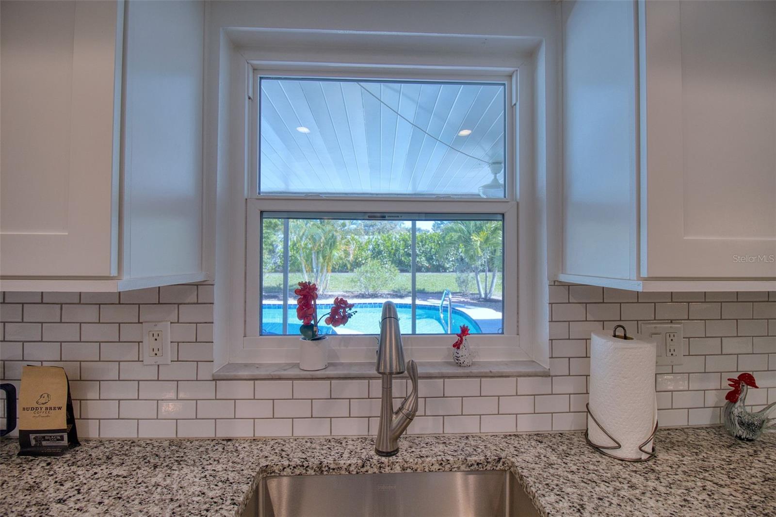 Listing photo id 17 for 2361 Hawthorne Drive