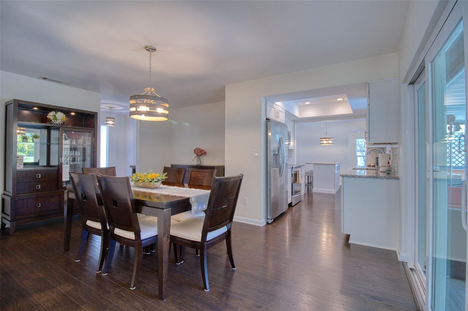 Listing photo id 23 for 2361 Hawthorne Drive