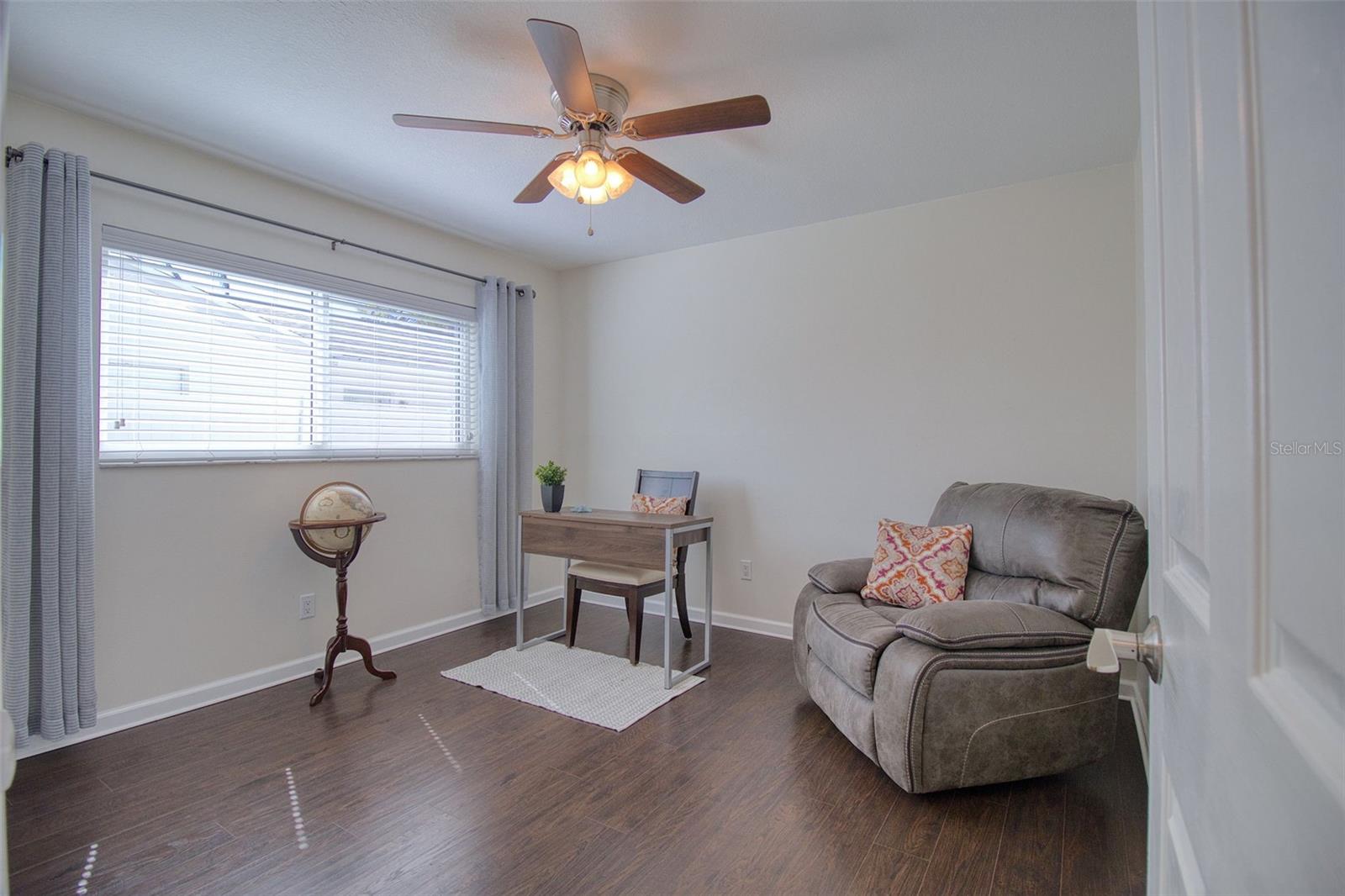 Listing photo id 25 for 2361 Hawthorne Drive