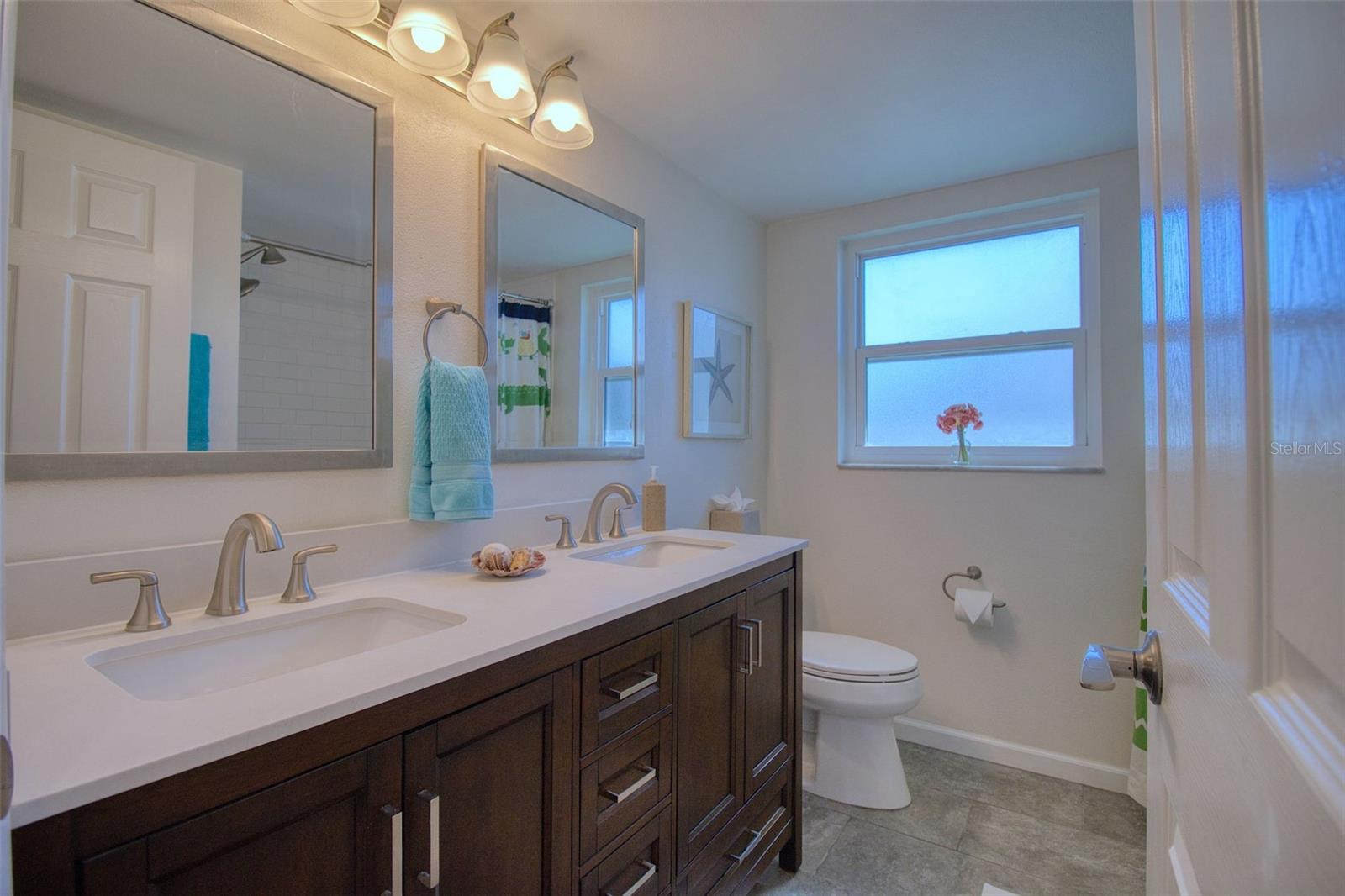 Listing photo id 27 for 2361 Hawthorne Drive