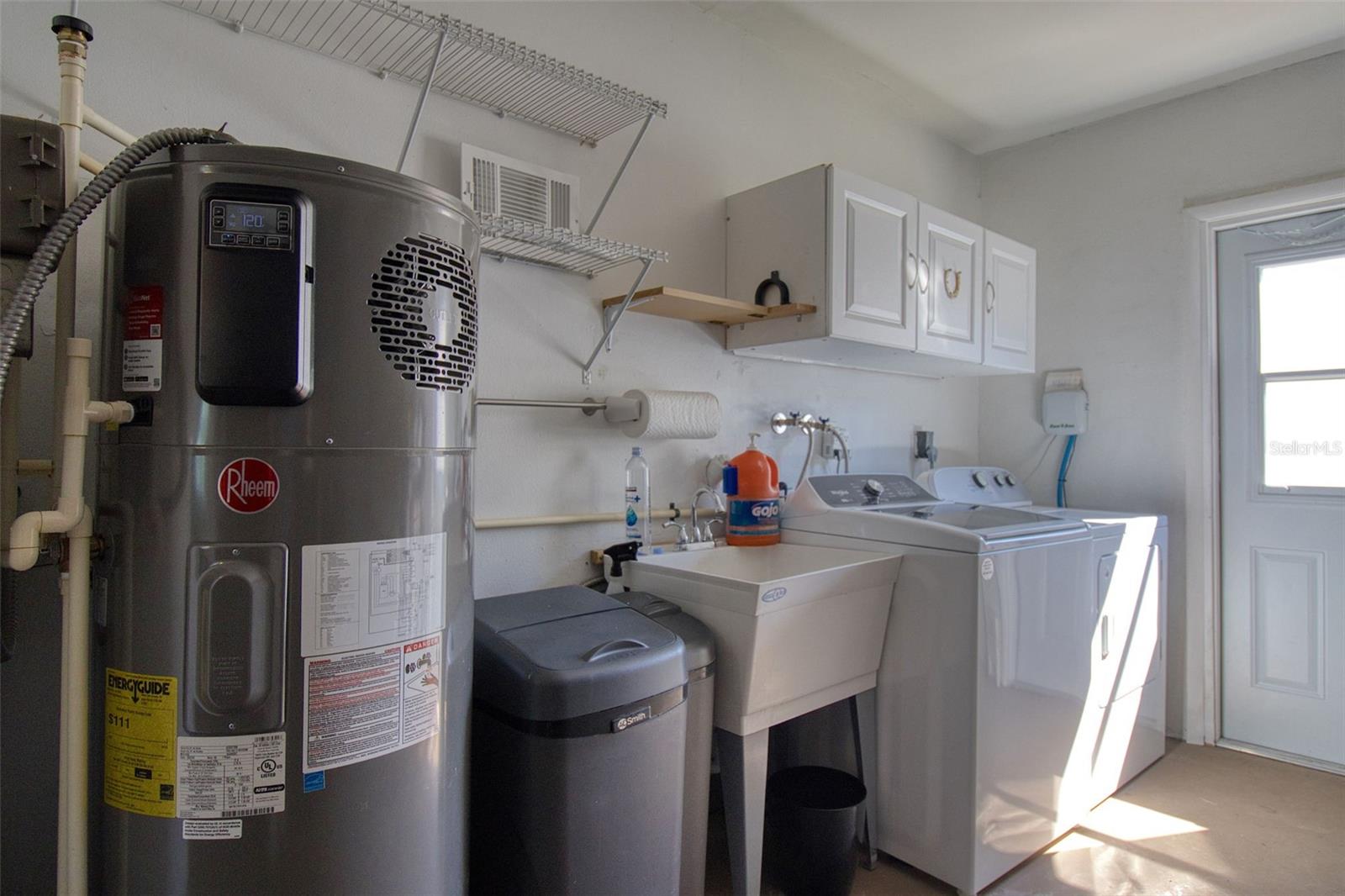 Listing photo id 31 for 2361 Hawthorne Drive