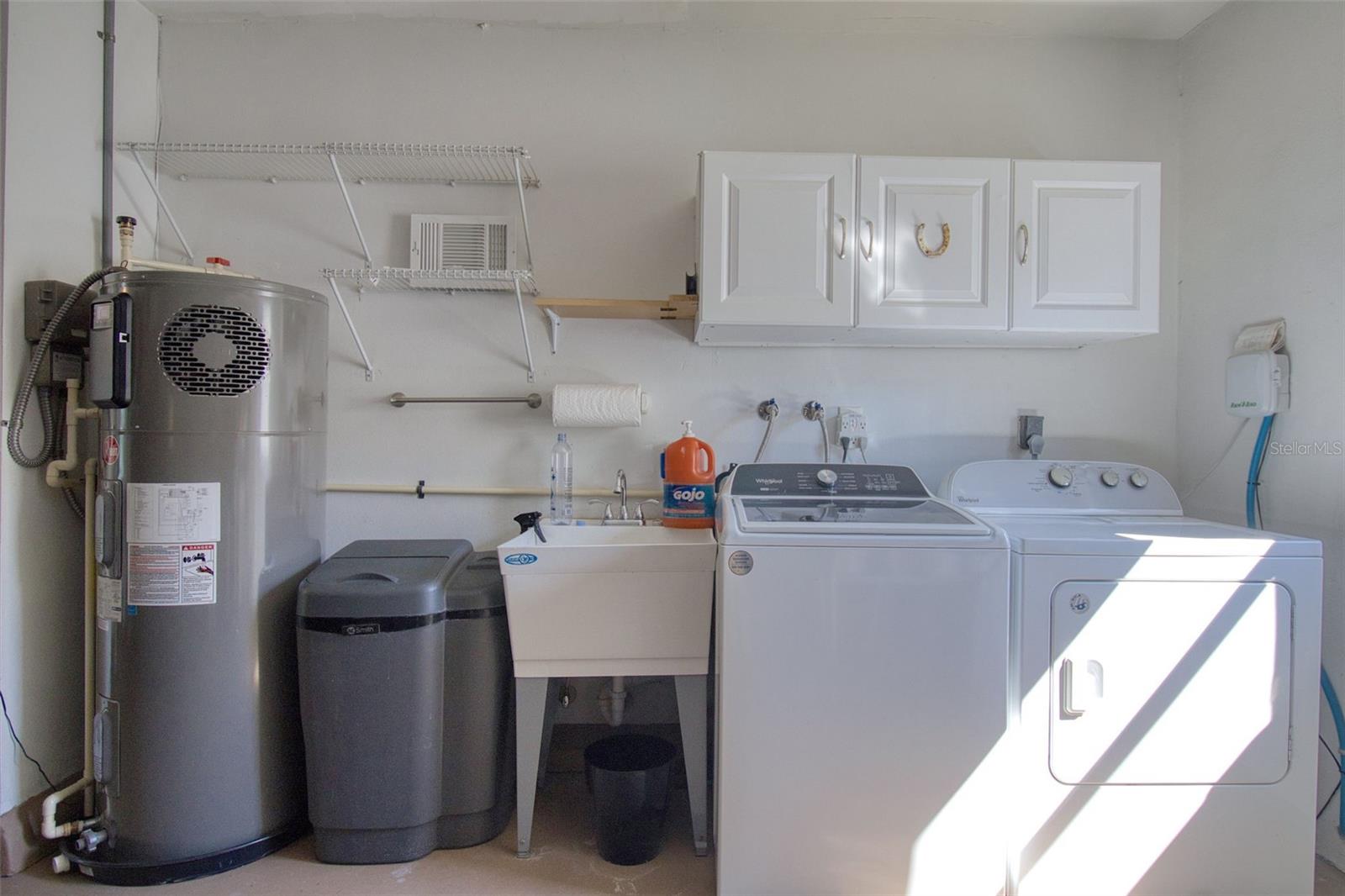 Listing photo id 32 for 2361 Hawthorne Drive