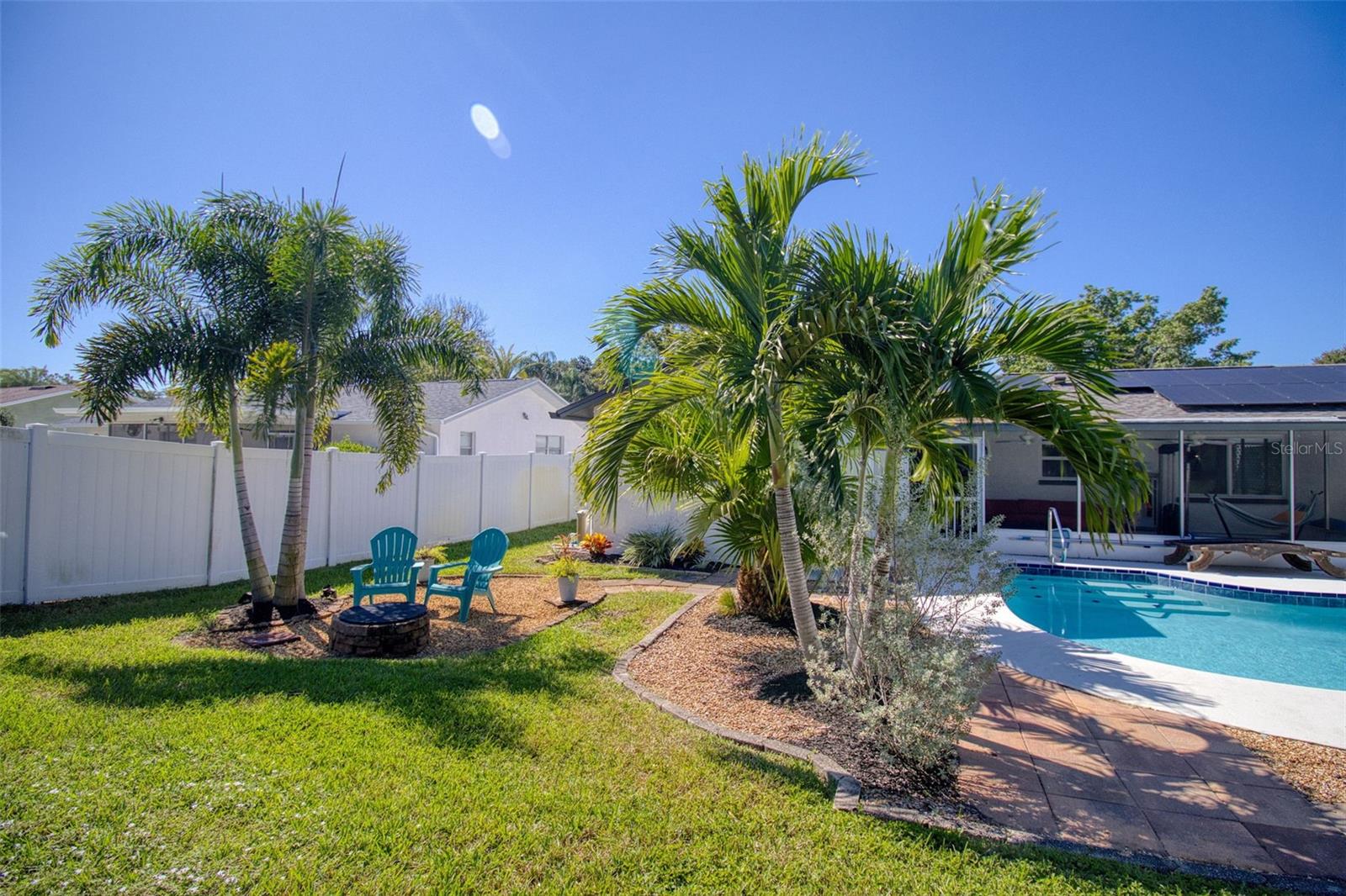 Listing photo id 43 for 2361 Hawthorne Drive