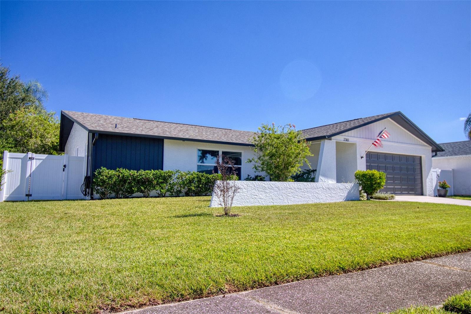 Listing photo id 47 for 2361 Hawthorne Drive