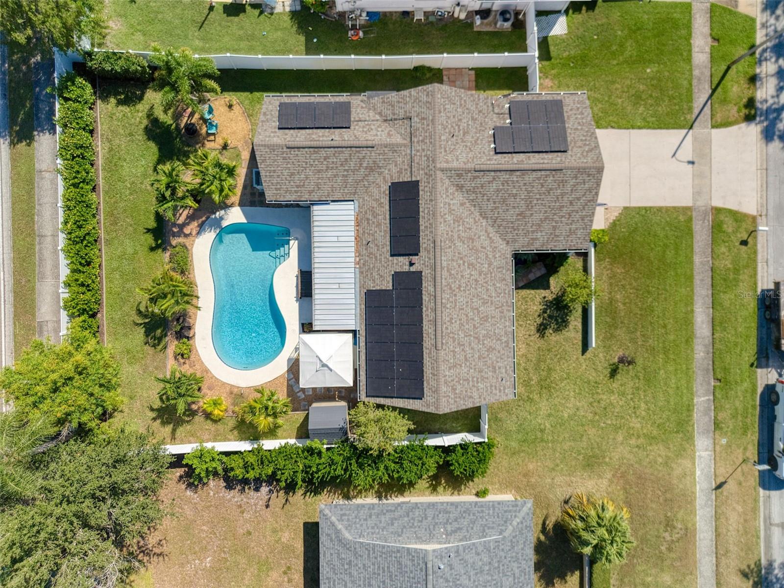 Listing photo id 49 for 2361 Hawthorne Drive