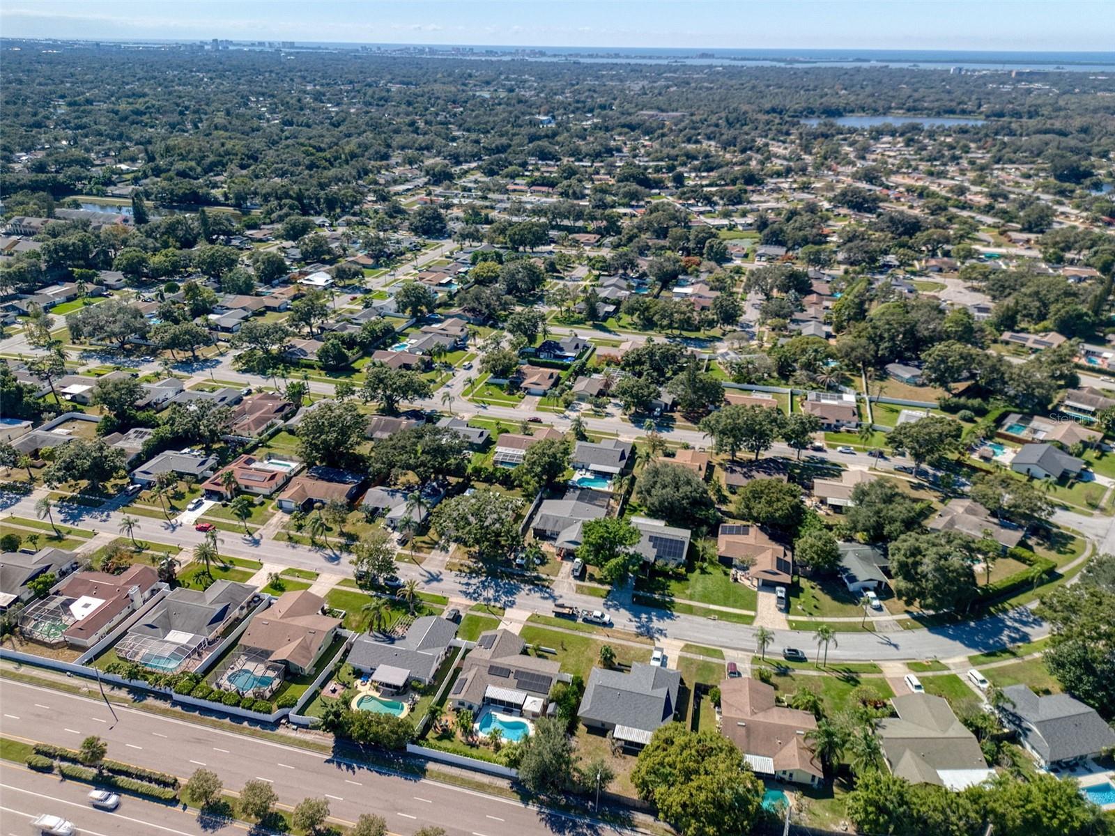 Listing photo id 51 for 2361 Hawthorne Drive