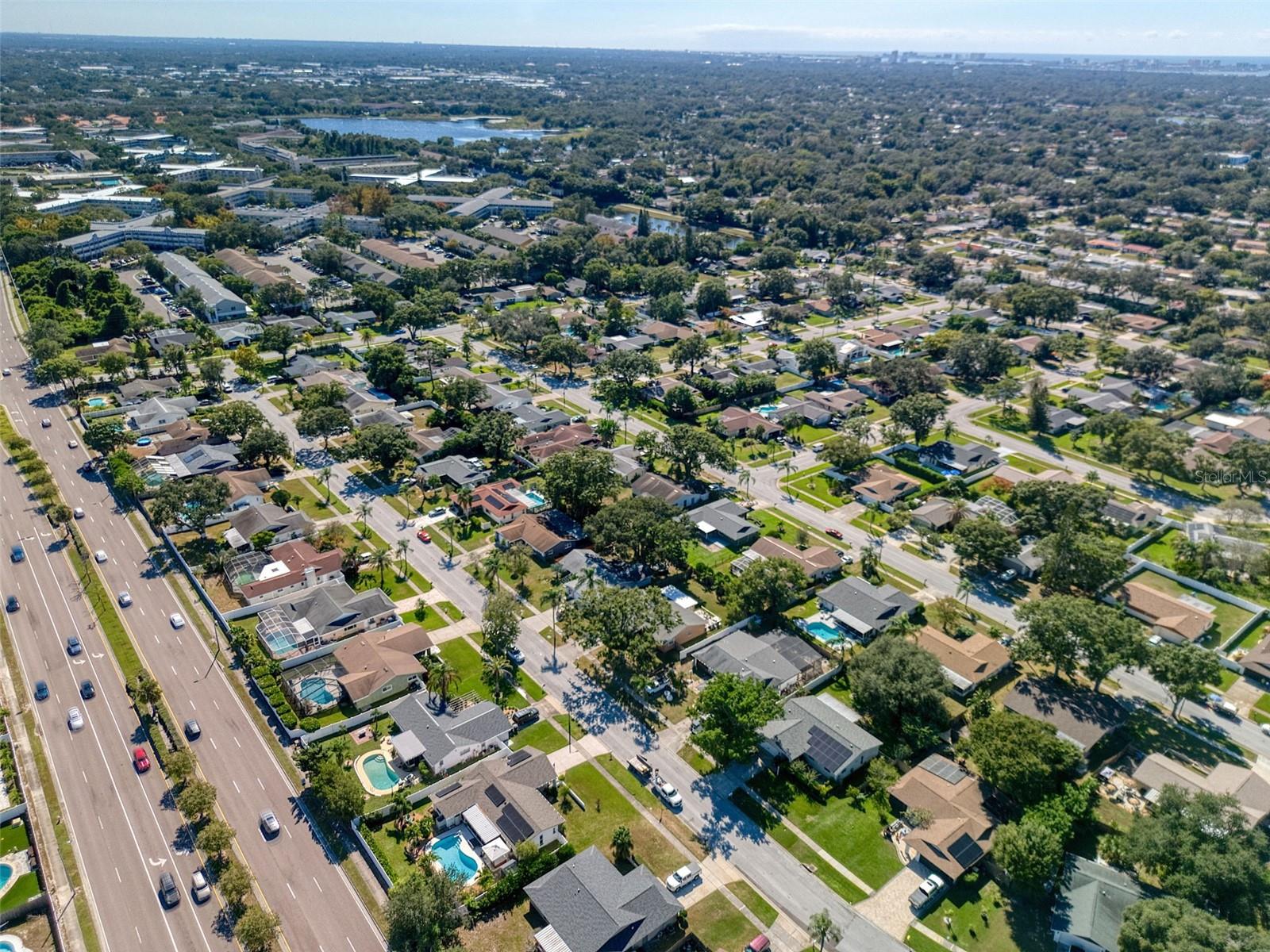 Listing photo id 52 for 2361 Hawthorne Drive