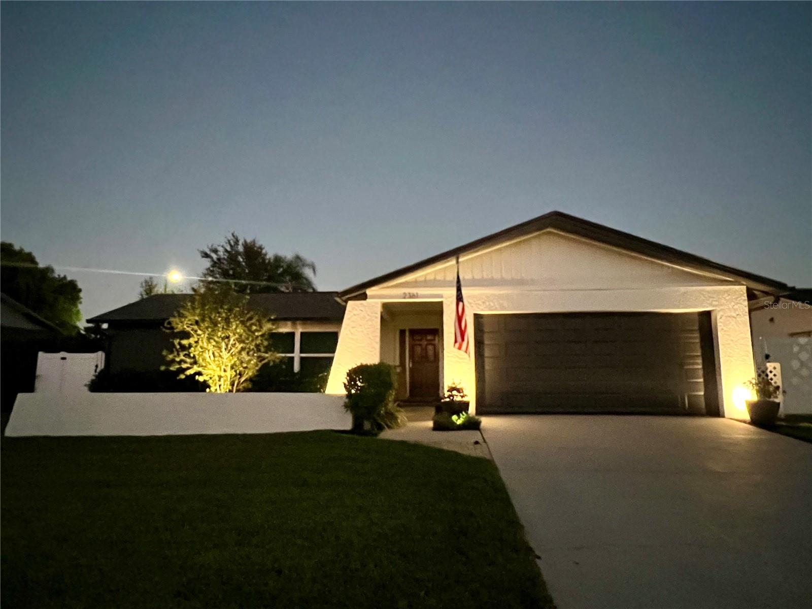 Listing photo id 53 for 2361 Hawthorne Drive