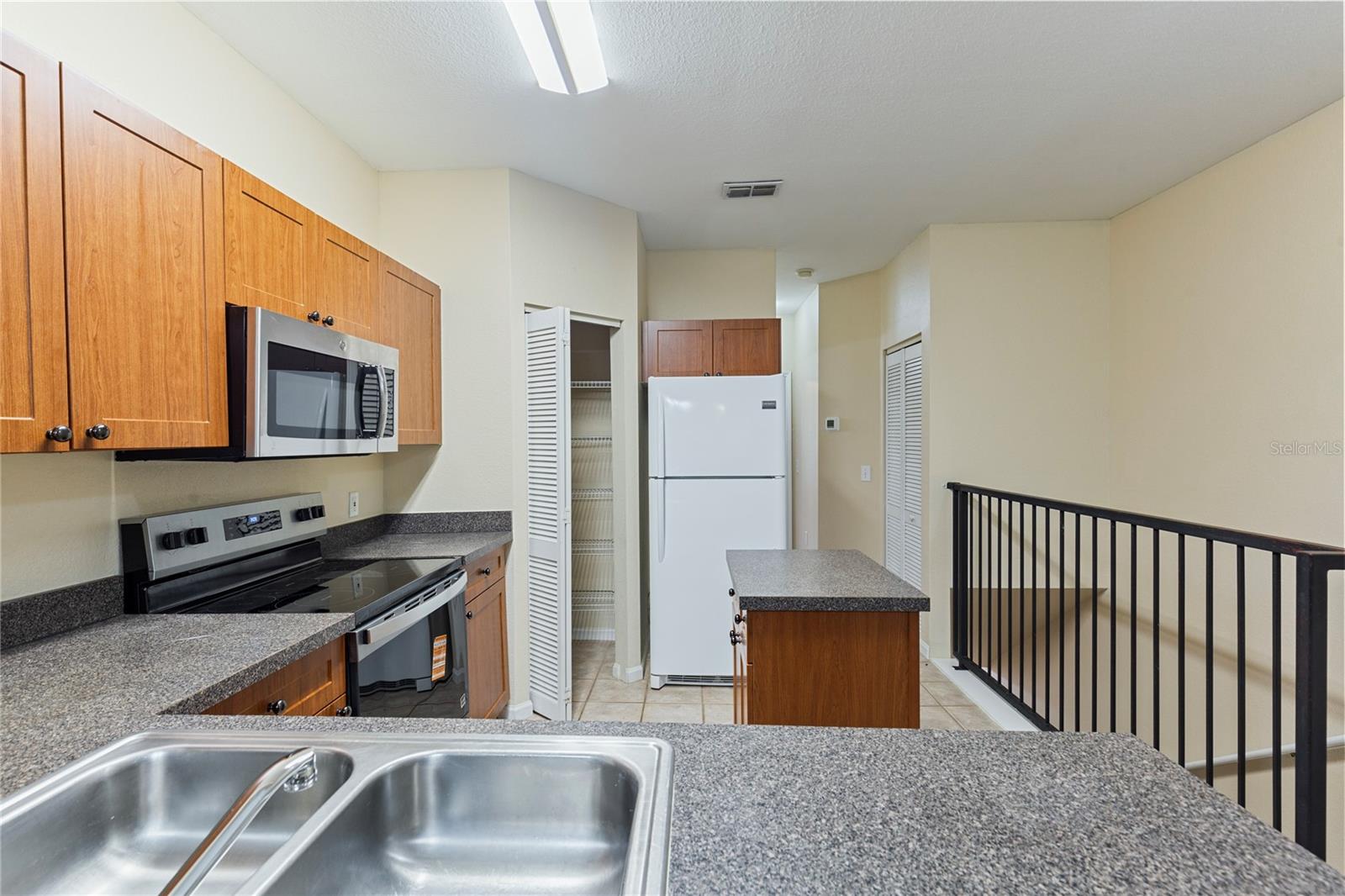 Image 4 of 27 For 2250 Portofino Place  237