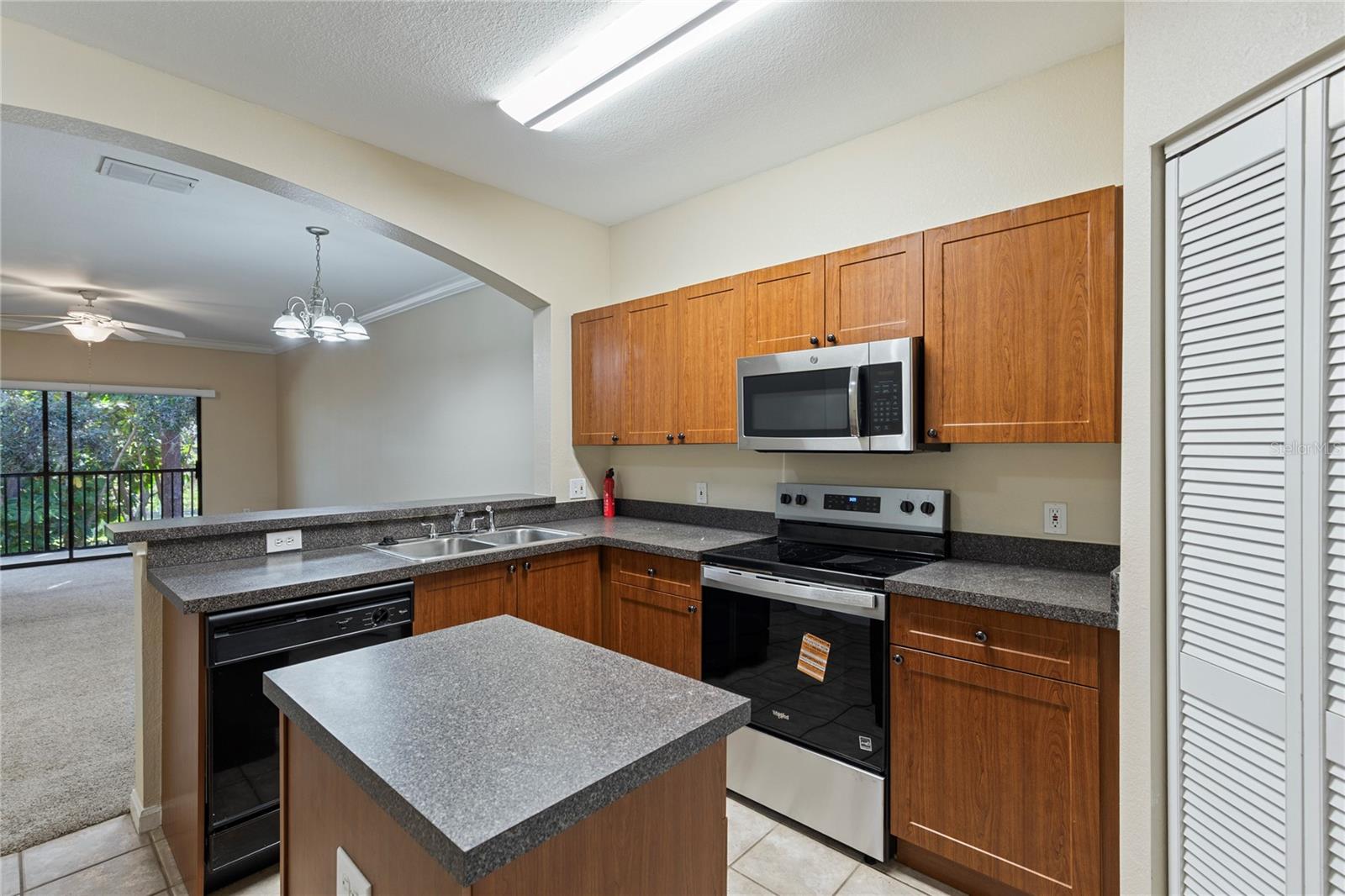 Image 5 of 27 For 2250 Portofino Place  237