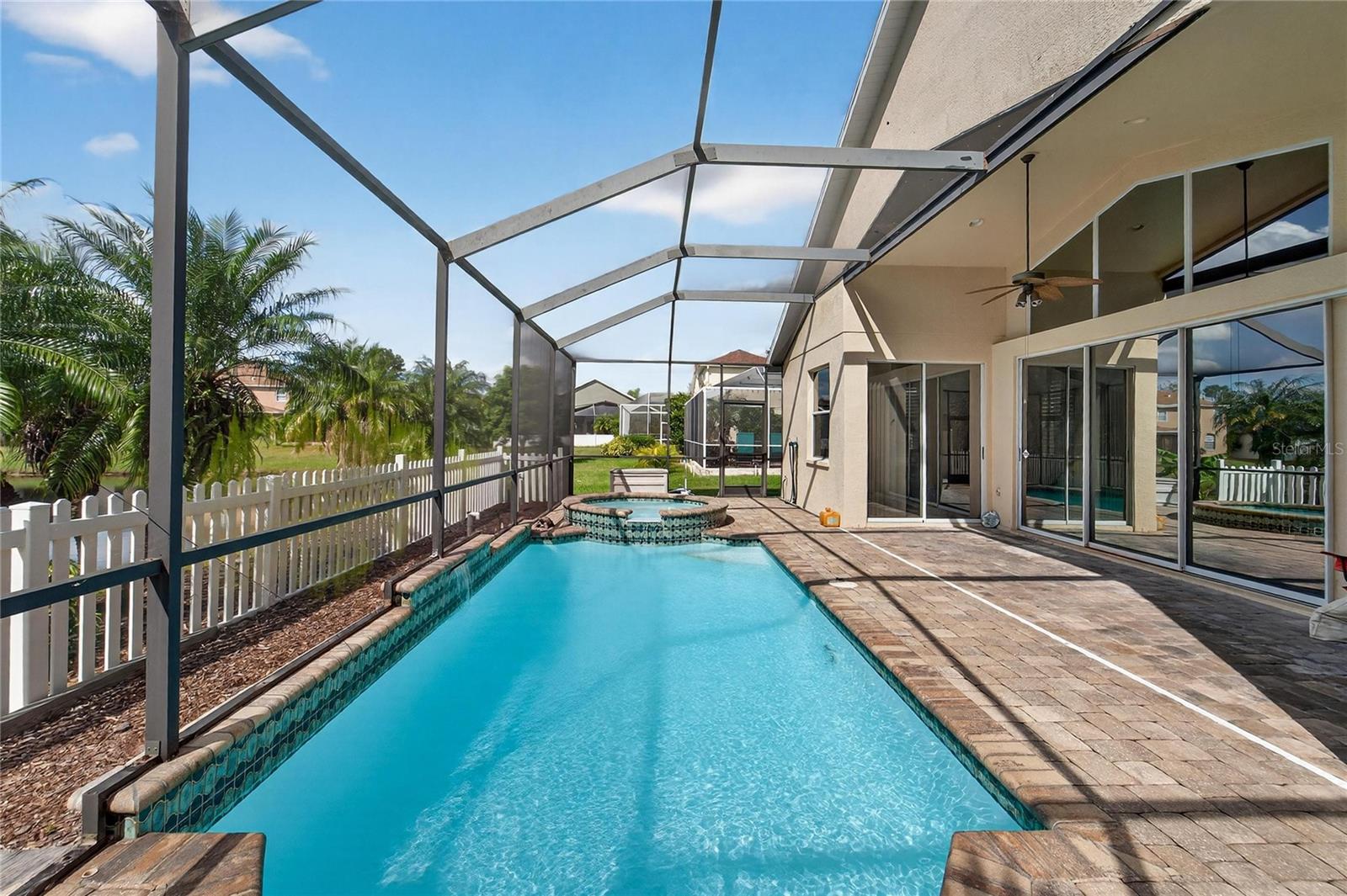 Listing photo id 8 for 10734 Banfield Drive