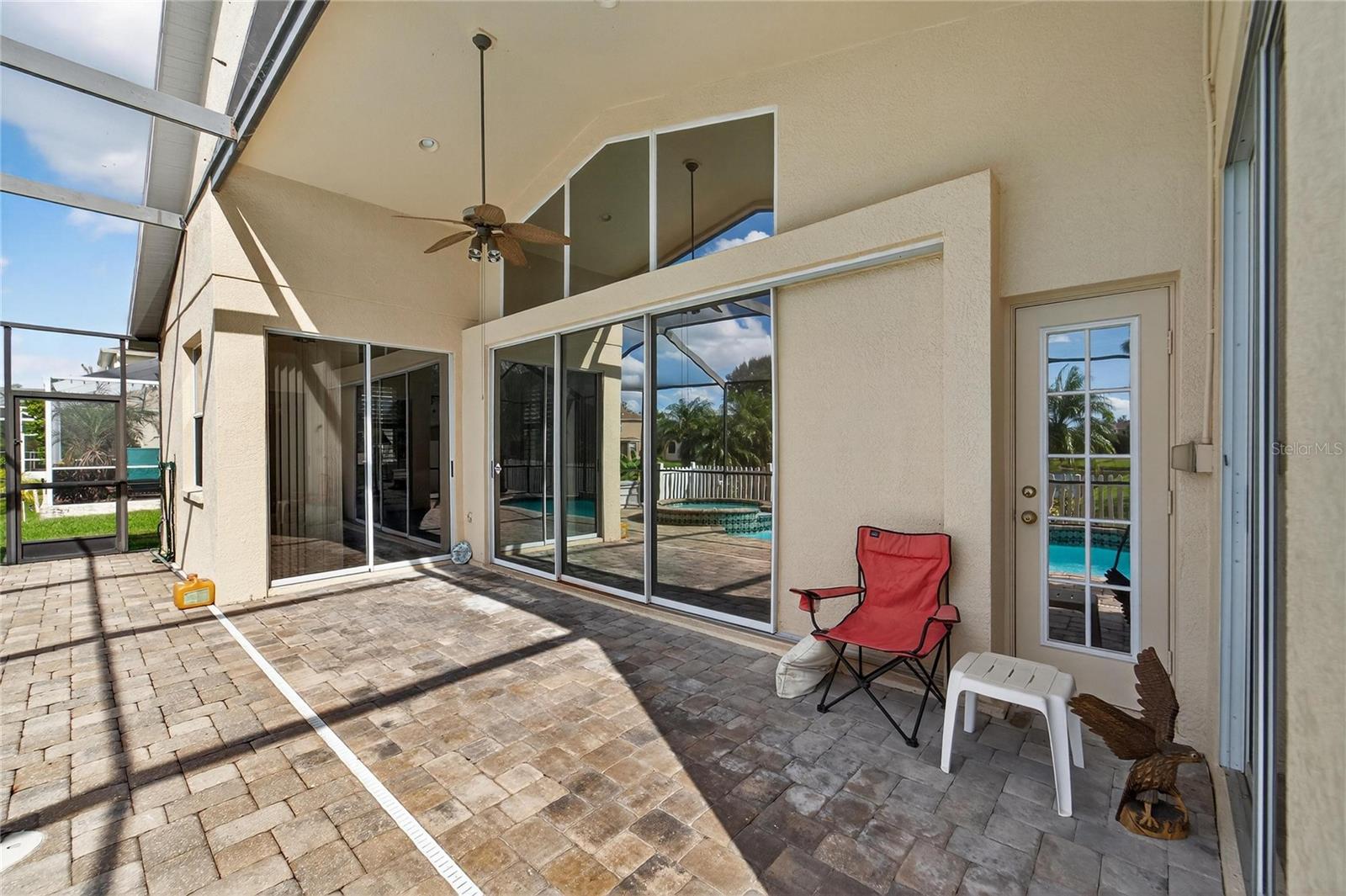 Listing photo id 10 for 10734 Banfield Drive
