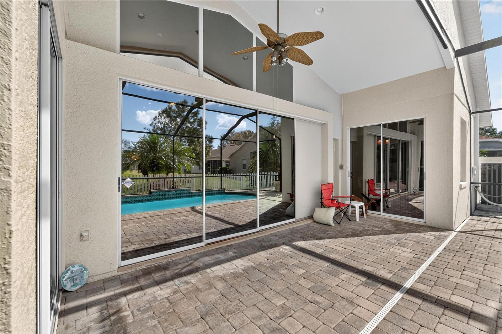 Listing photo id 11 for 10734 Banfield Drive